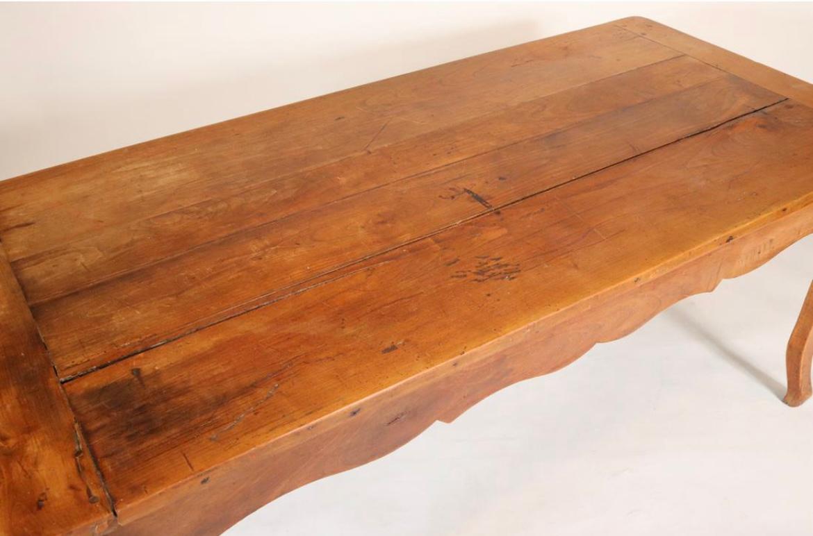 French Country Farm Table in Cherry In Good Condition For Sale In Doylestown, PA