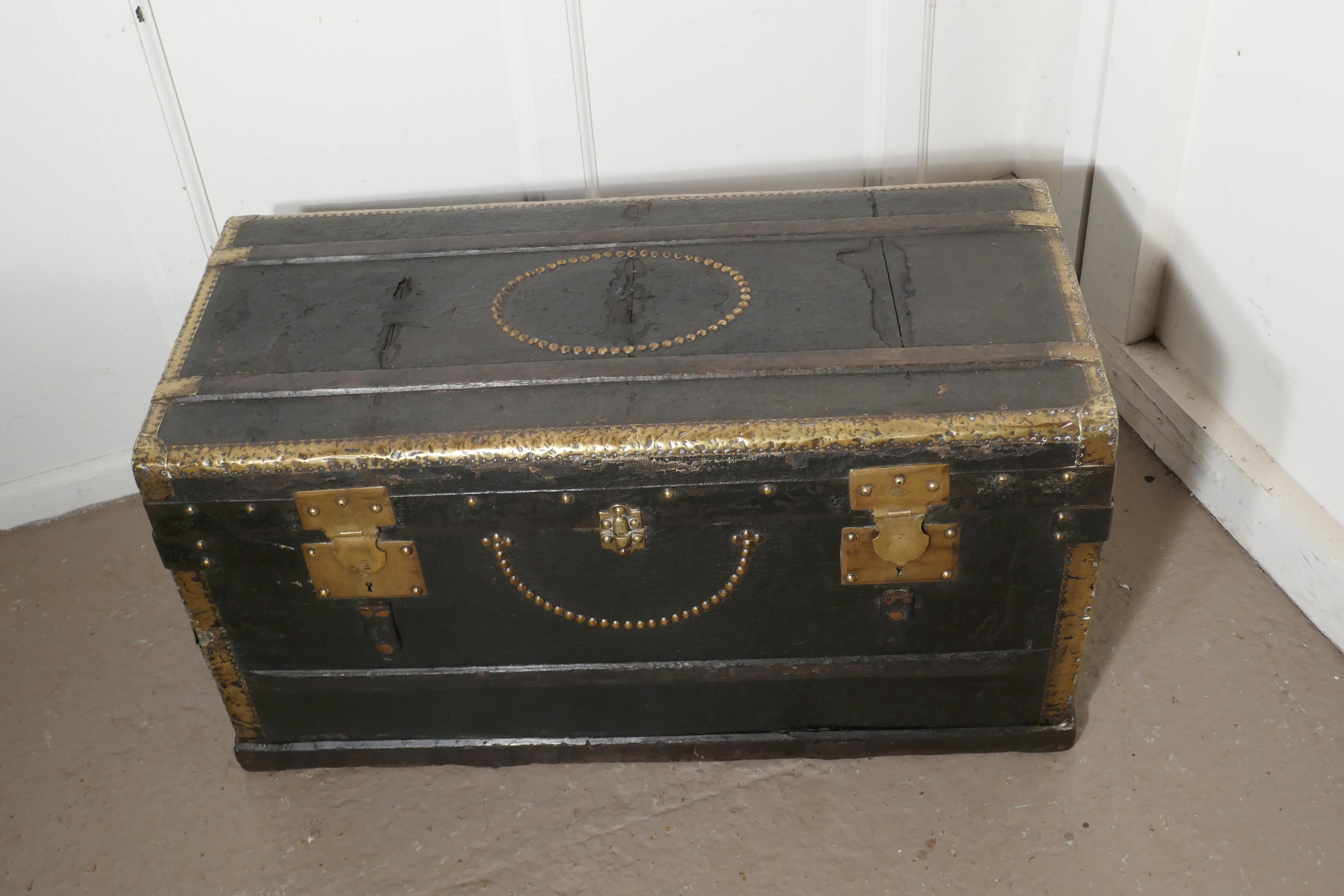 French country house chic leather and brass bound chest,


The trunk is covered in heavy quality hide, it has brass bound edges and a brass studded decoration on the top and front, on the sides there are strong leather carrying handles and on the