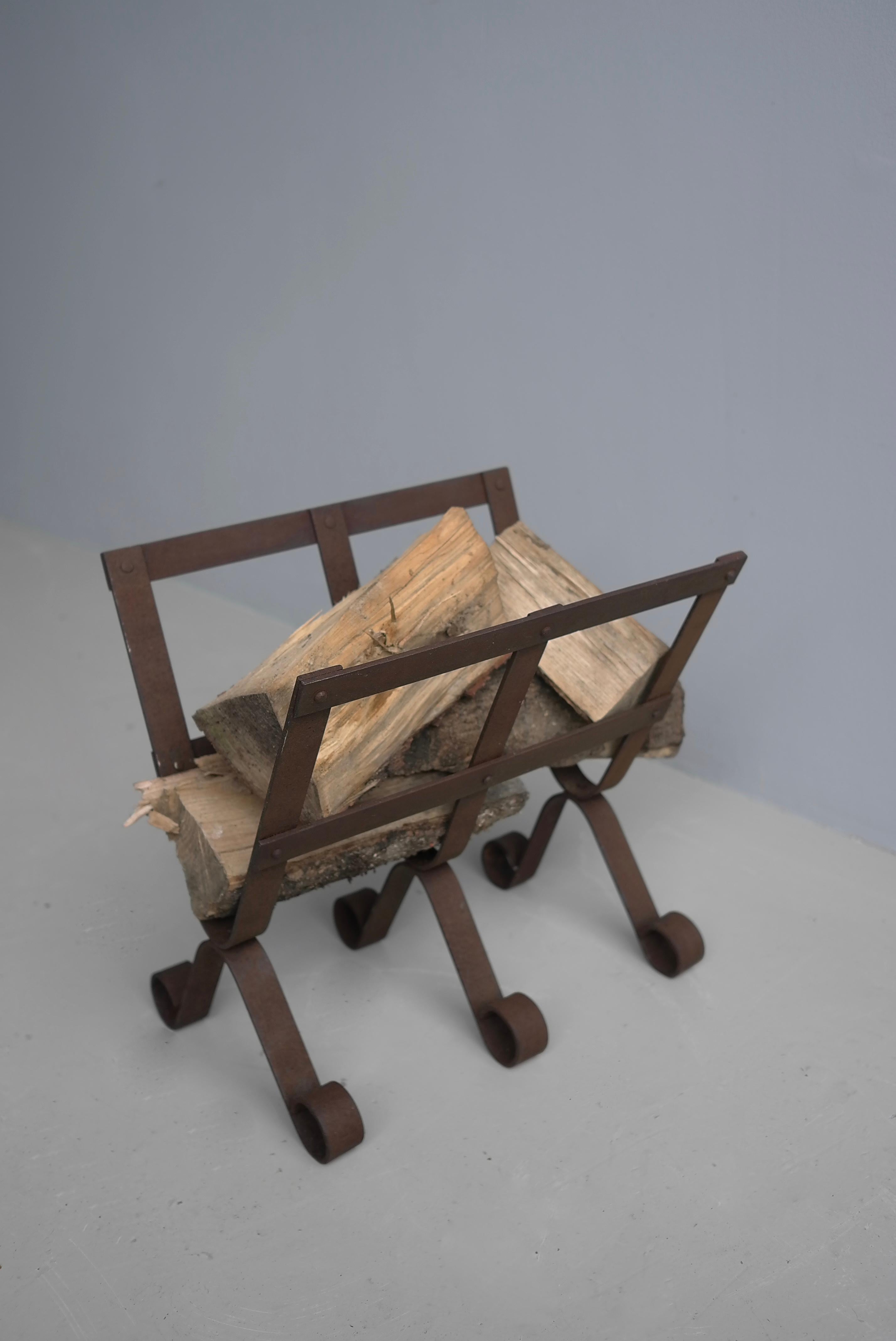 Art Déco French Country House Wrought Iron and Metal Log Holder 1920's in vendita