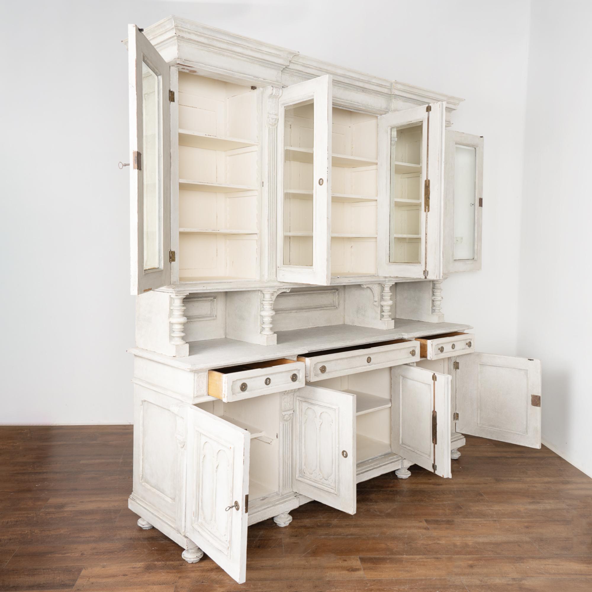 French Country Large Display Cabinet Bookcase Painted White, circa 1900 In Good Condition For Sale In Round Top, TX