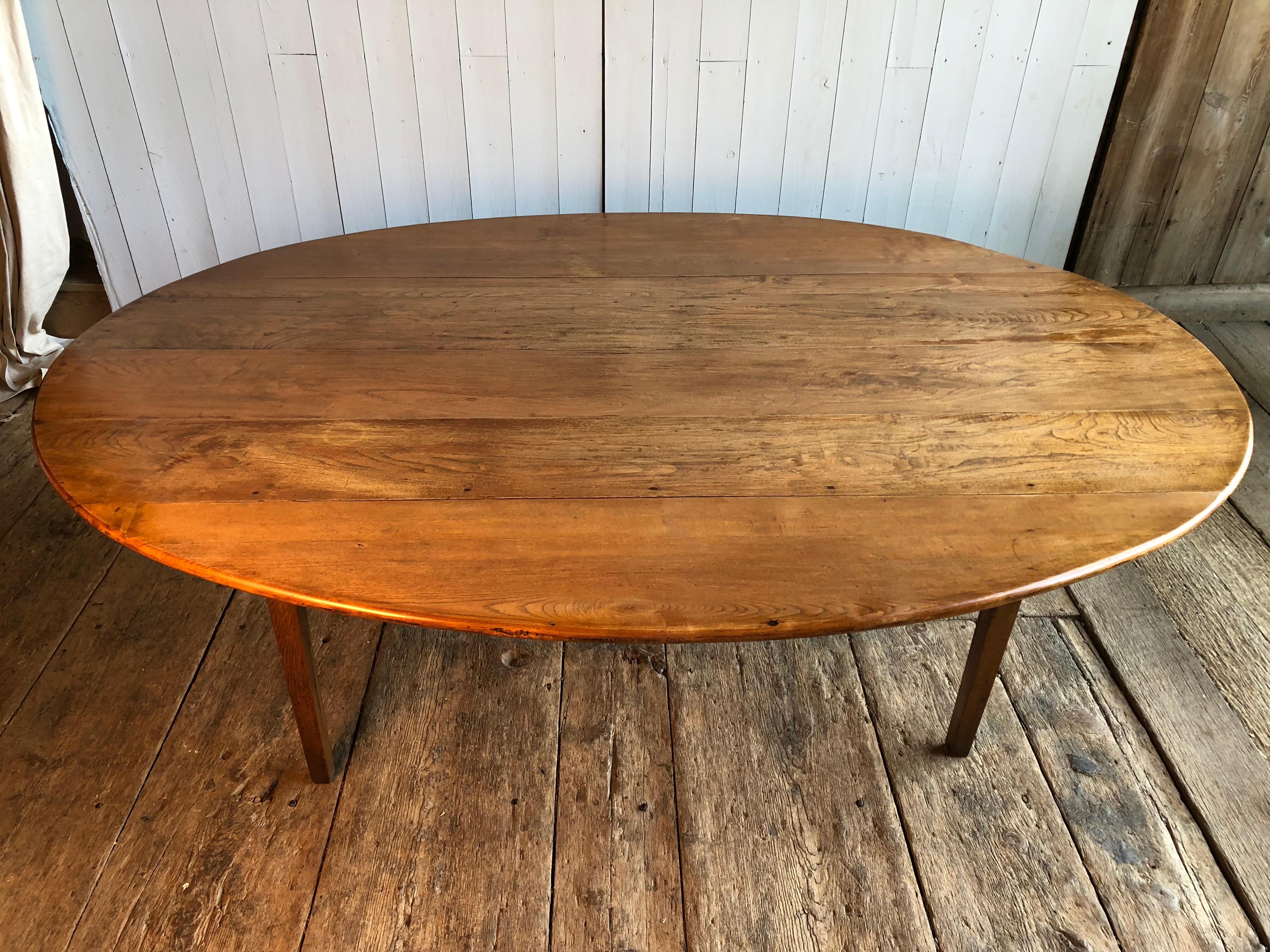 French Country Large Oval Farm Table In Good Condition In Doylestown, PA