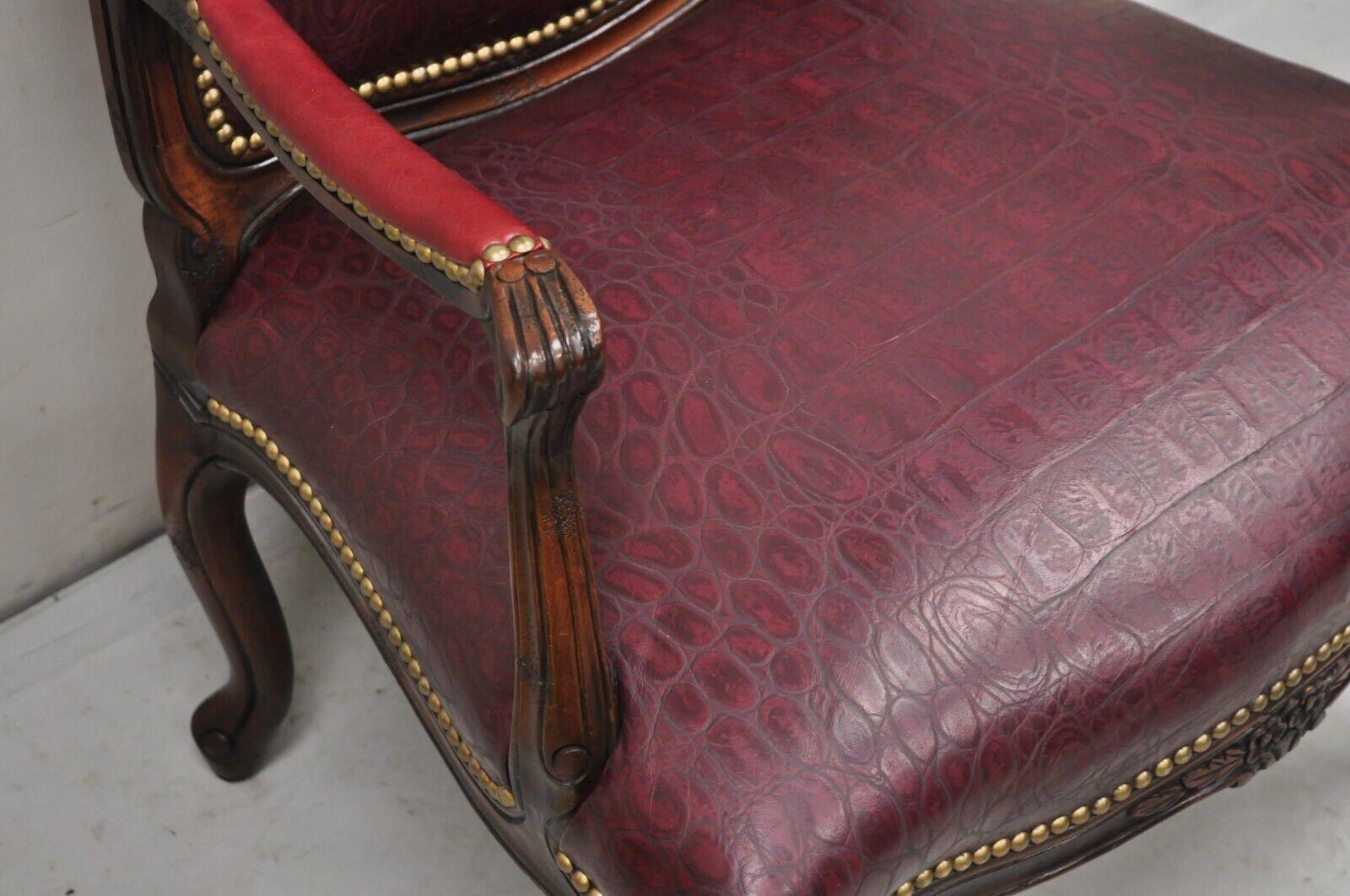 Französischer Landhaus-Sessel im Louis-XV-Stil aus burgunderrotem Leder mit Rindslederimitat (20. Jahrhundert) im Angebot