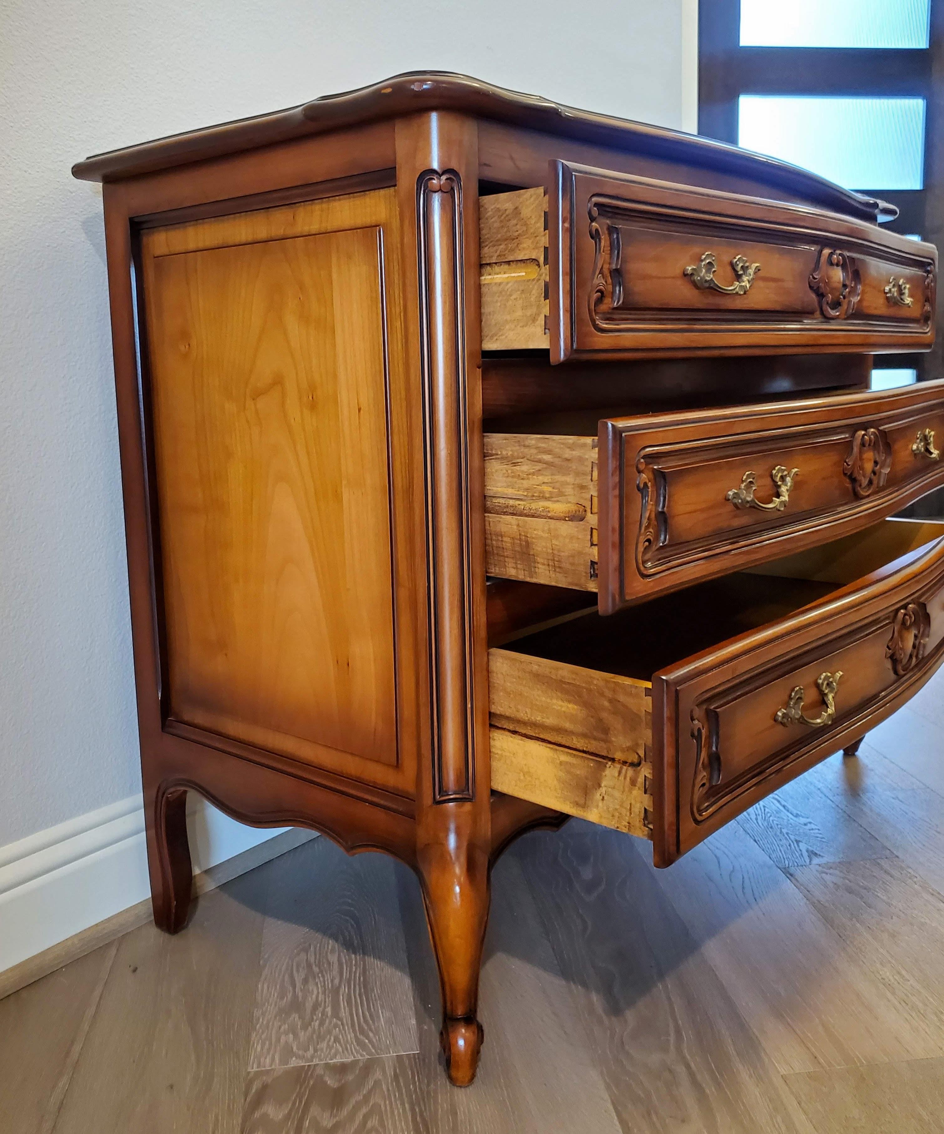 Commode française de style Louis XV signée JP Ehalt Country en vente 6