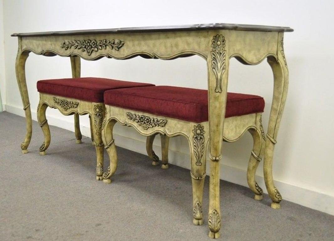 Lovely and unique vintage French country/Italian style carved wood parquet top console table and pair of matching stools/benches. The table features a lovely scalloped parquetry top with a beautiful natural wood grain, long shapely cabriole legs