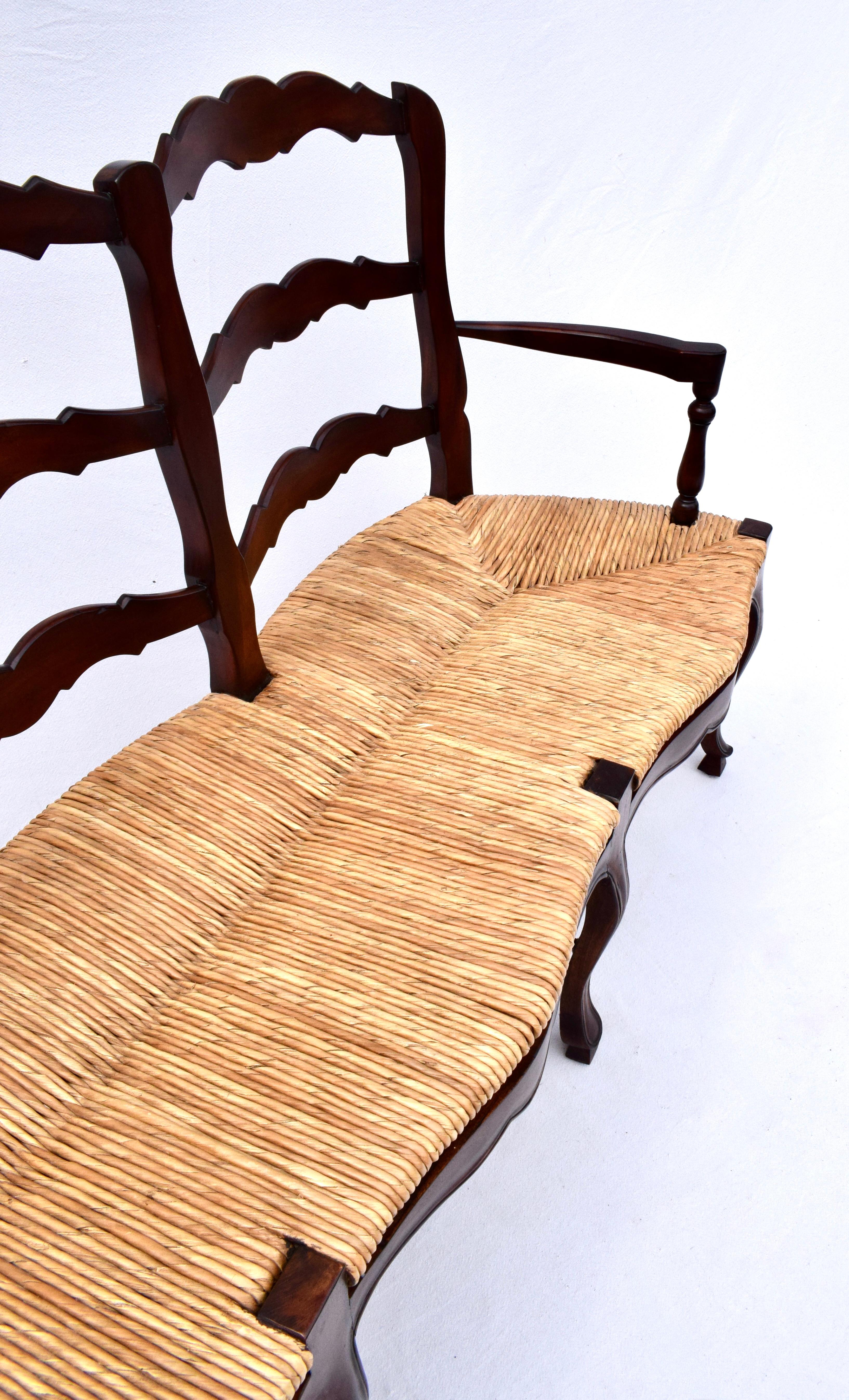 Jonc Banc à joncs en acajou de style campagnard français en vente