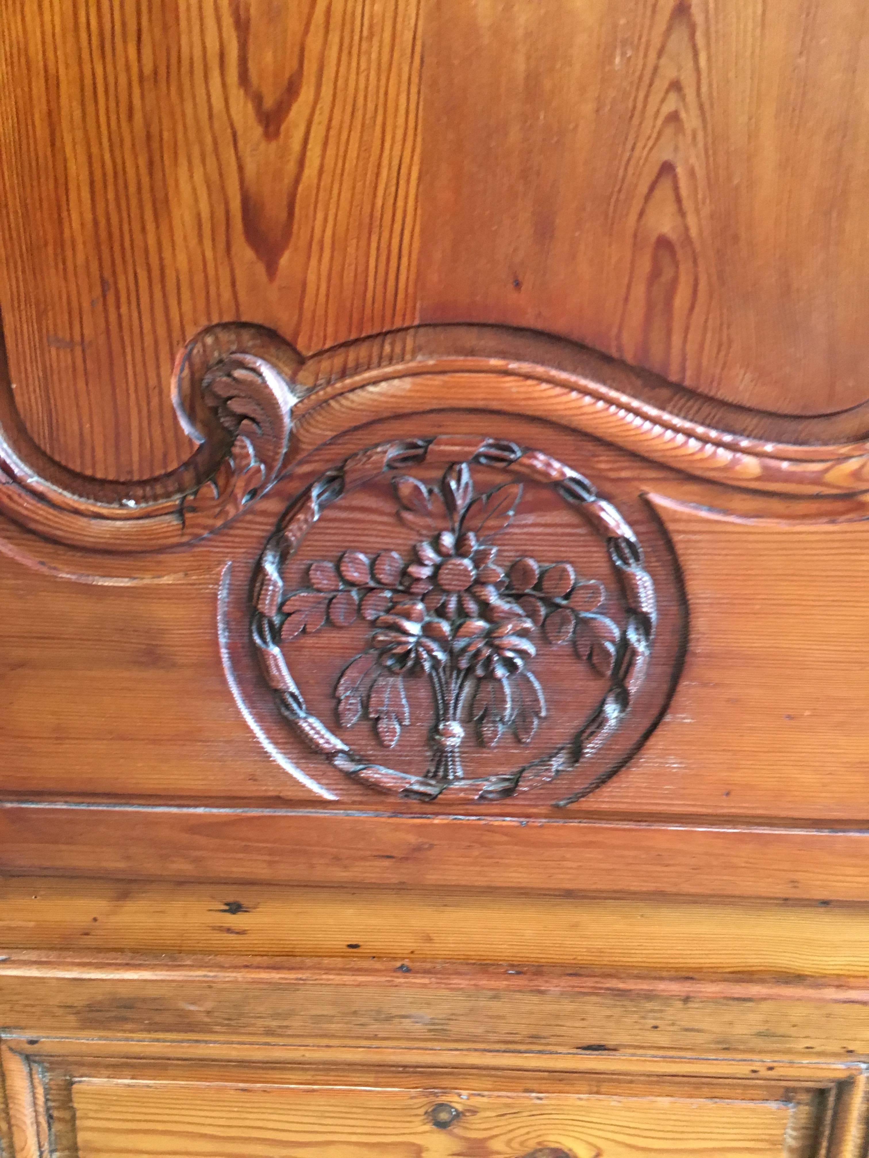 French Country Normandy Pine Armoire, circa 1800 In Good Condition In Doylestown, PA