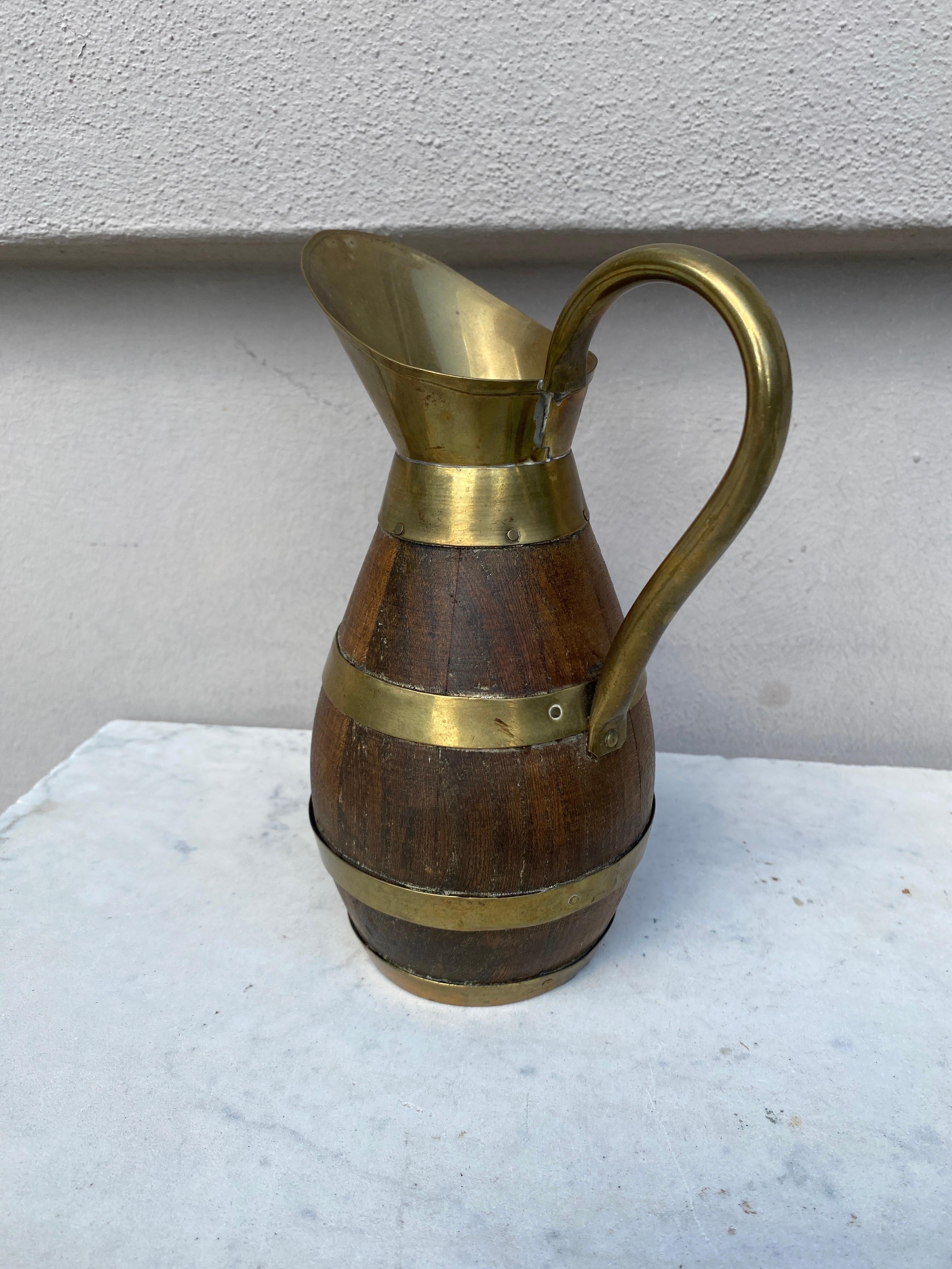 Brocca da vino French Country Oak e ottone.
H. H. / 8,2 pollici.