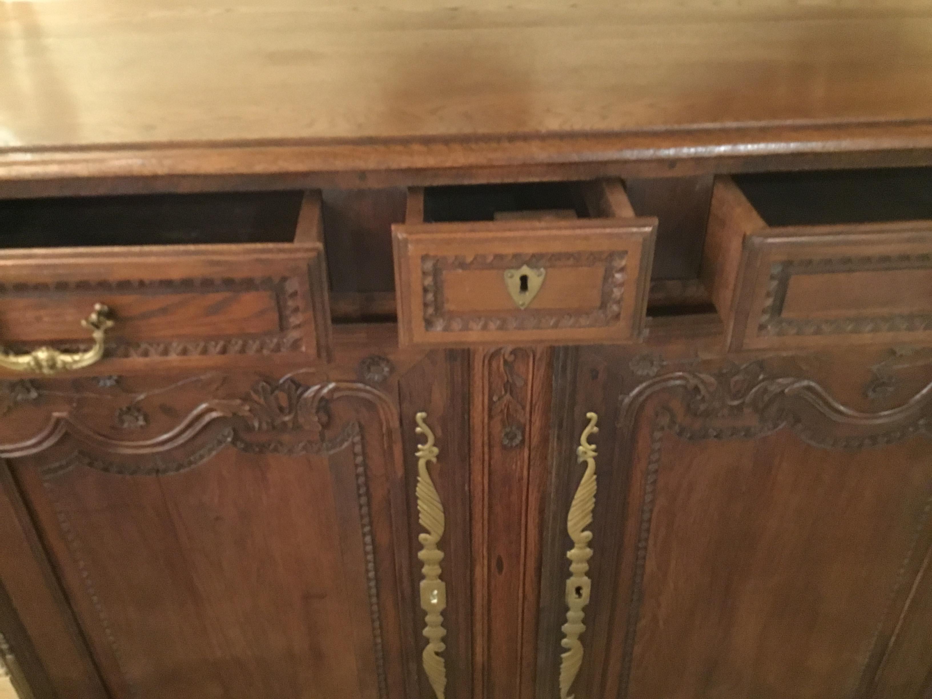 French Country Oakwood Carved Cabinet/Sideboard, circa Late 18th Century For Sale 6