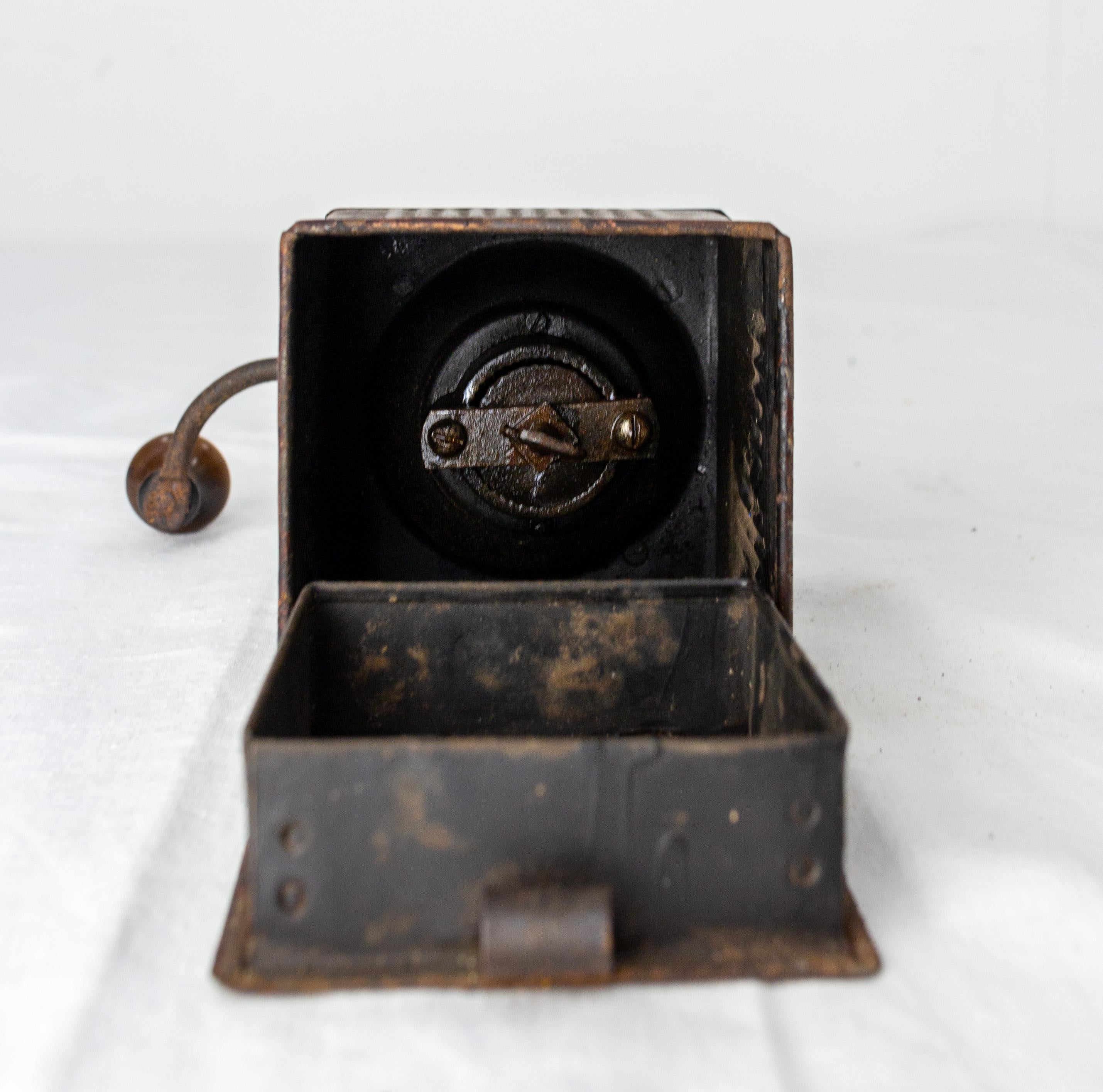 French Country Pepper Mill, Iron Plate, circa 1900 For Sale 2