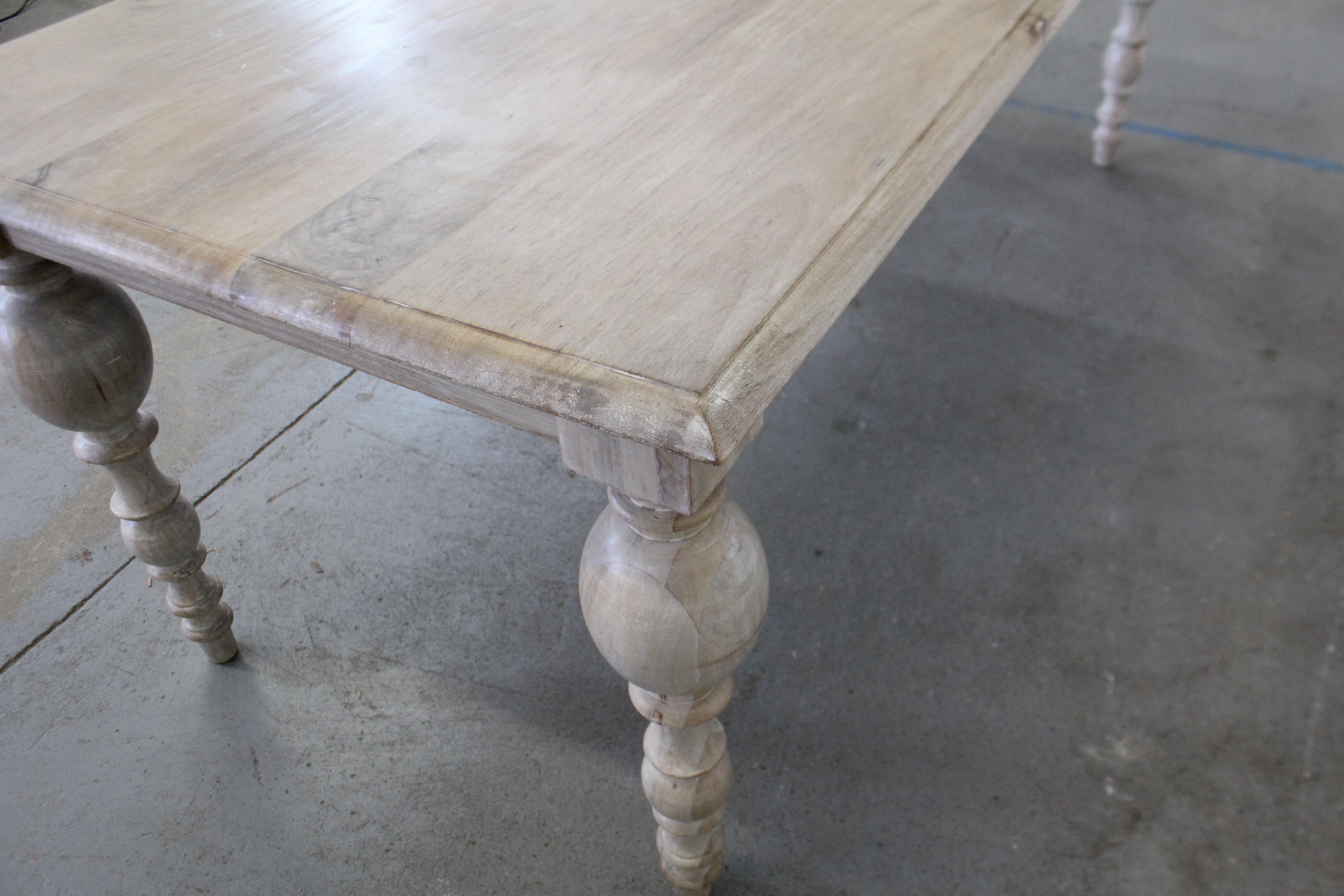 French Country Primitive Rustic Natural Gray Farm Dining Table In Good Condition In Wilmington, DE