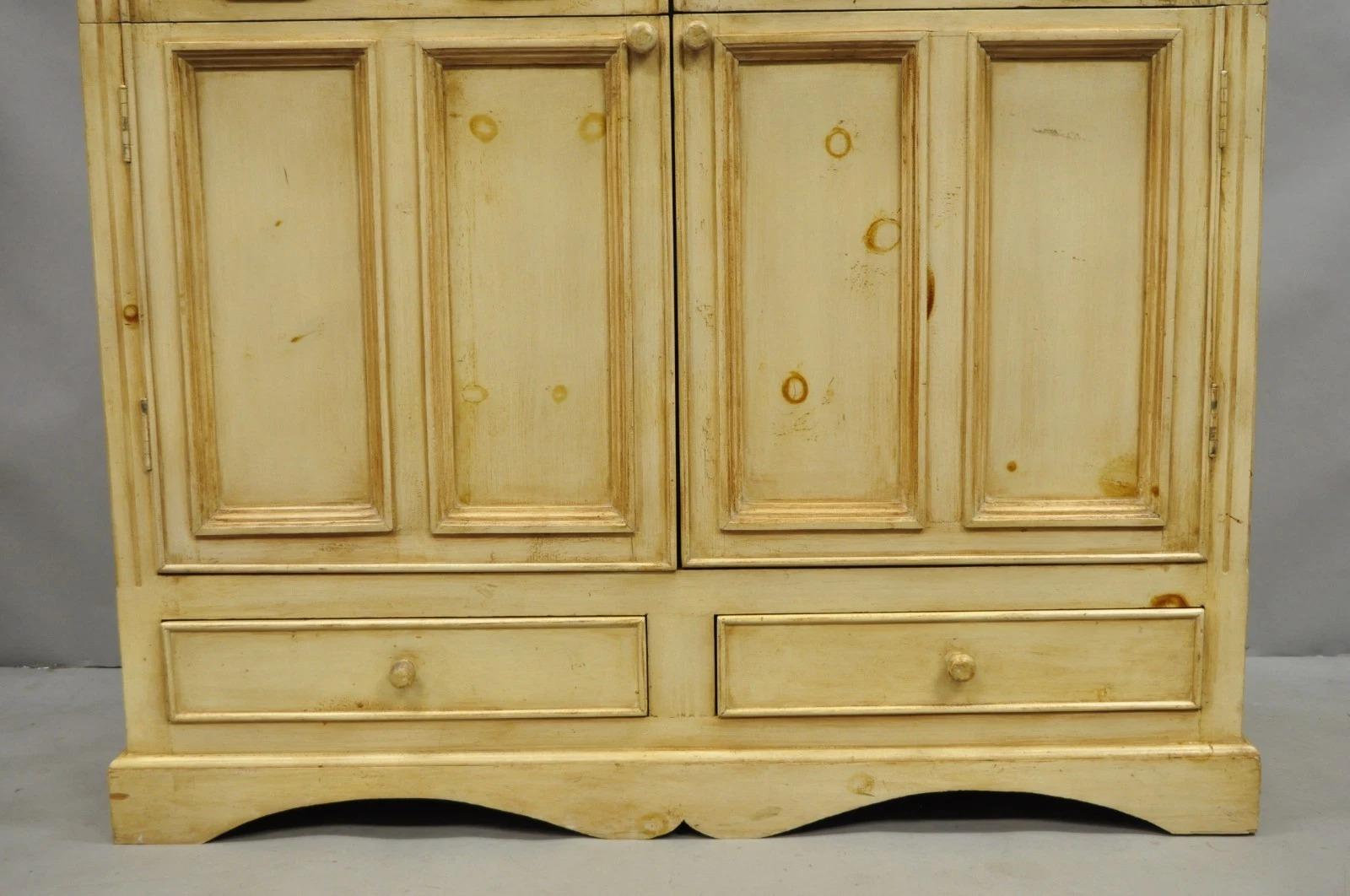Französisch Land Provincial Distressed Kiefer knotig Holz 2 Teil Schrank Kabinett im Angebot 6