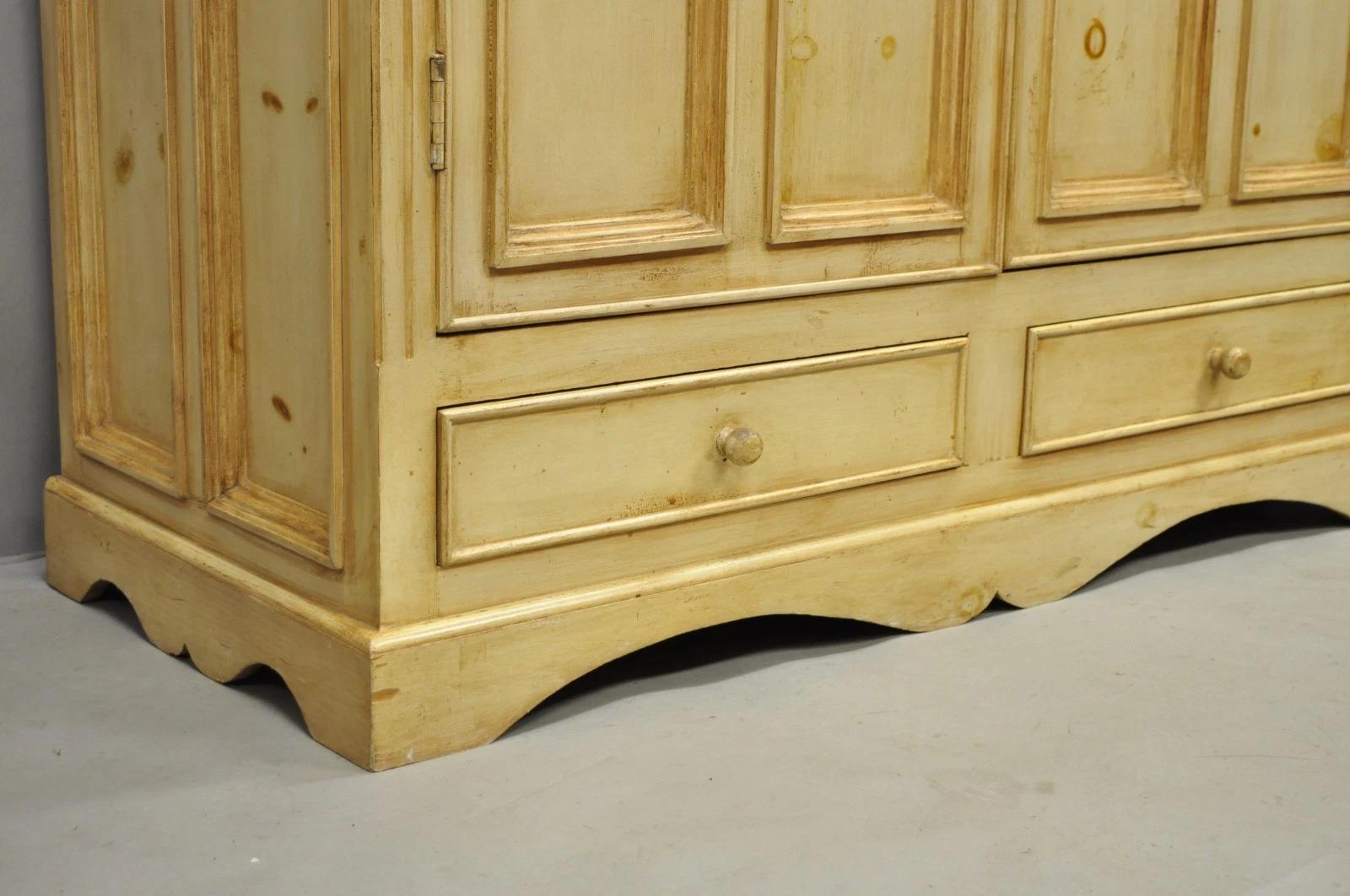 Französisch Land Provincial Distressed Kiefer knotig Holz 2 Teil Schrank Kabinett im Angebot 7