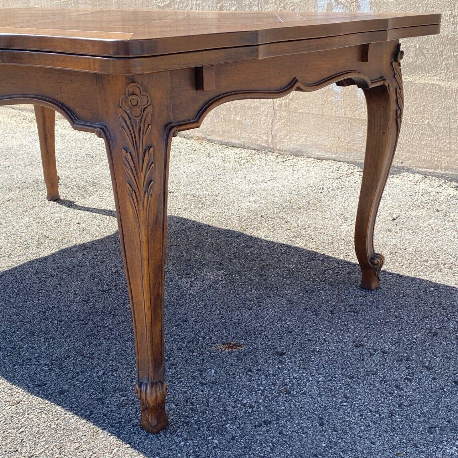 French Country Provincial Style Walnut Parquetry Inlay Extension Dining Table In Good Condition In Philadelphia, PA