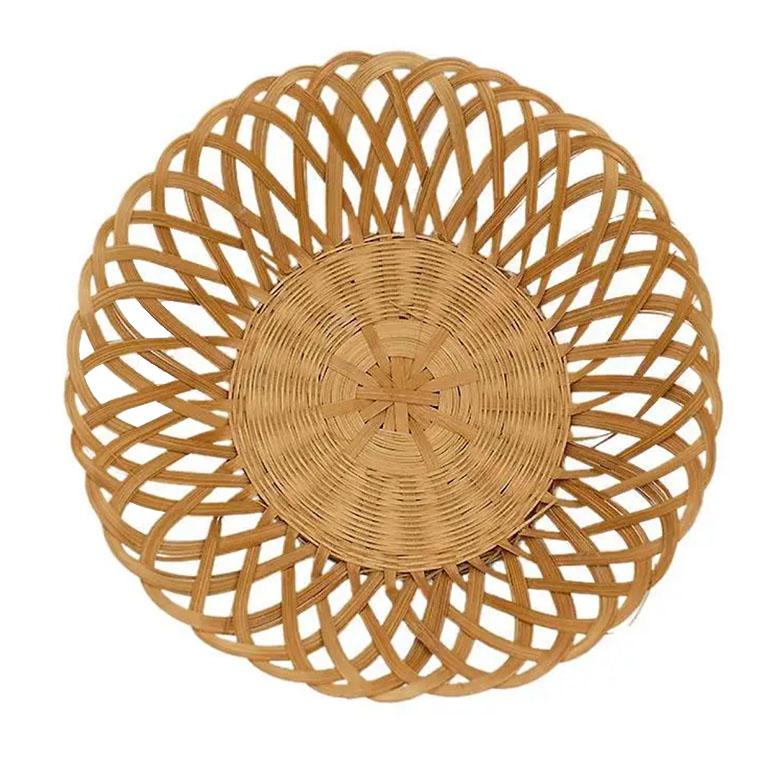 French Country Round Woven Wicker Catchall or Bread Basket in Brown In Good Condition In Oklahoma City, OK