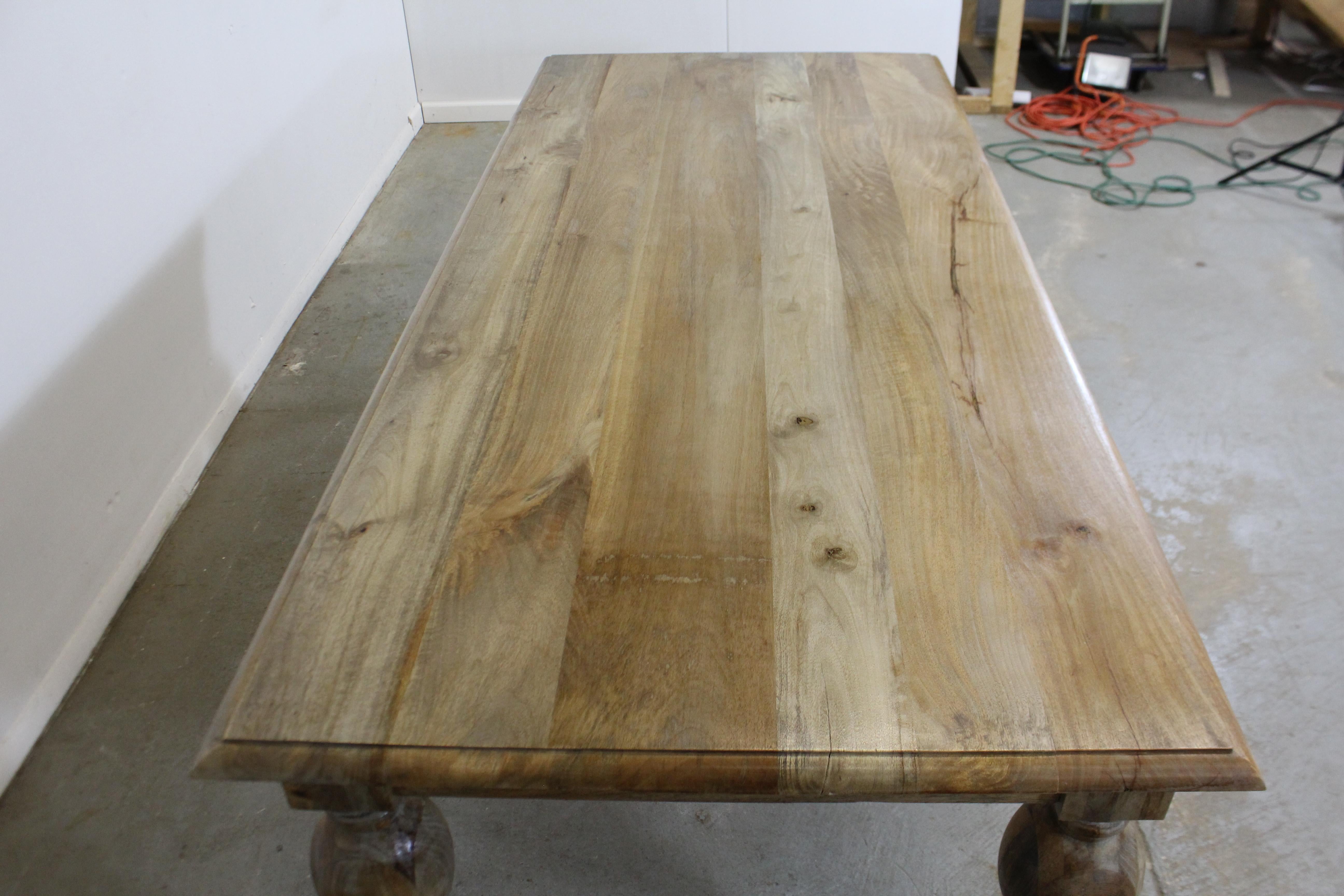 French Country Rustic Gray Farm Dining Table In Excellent Condition In Wilmington, DE
