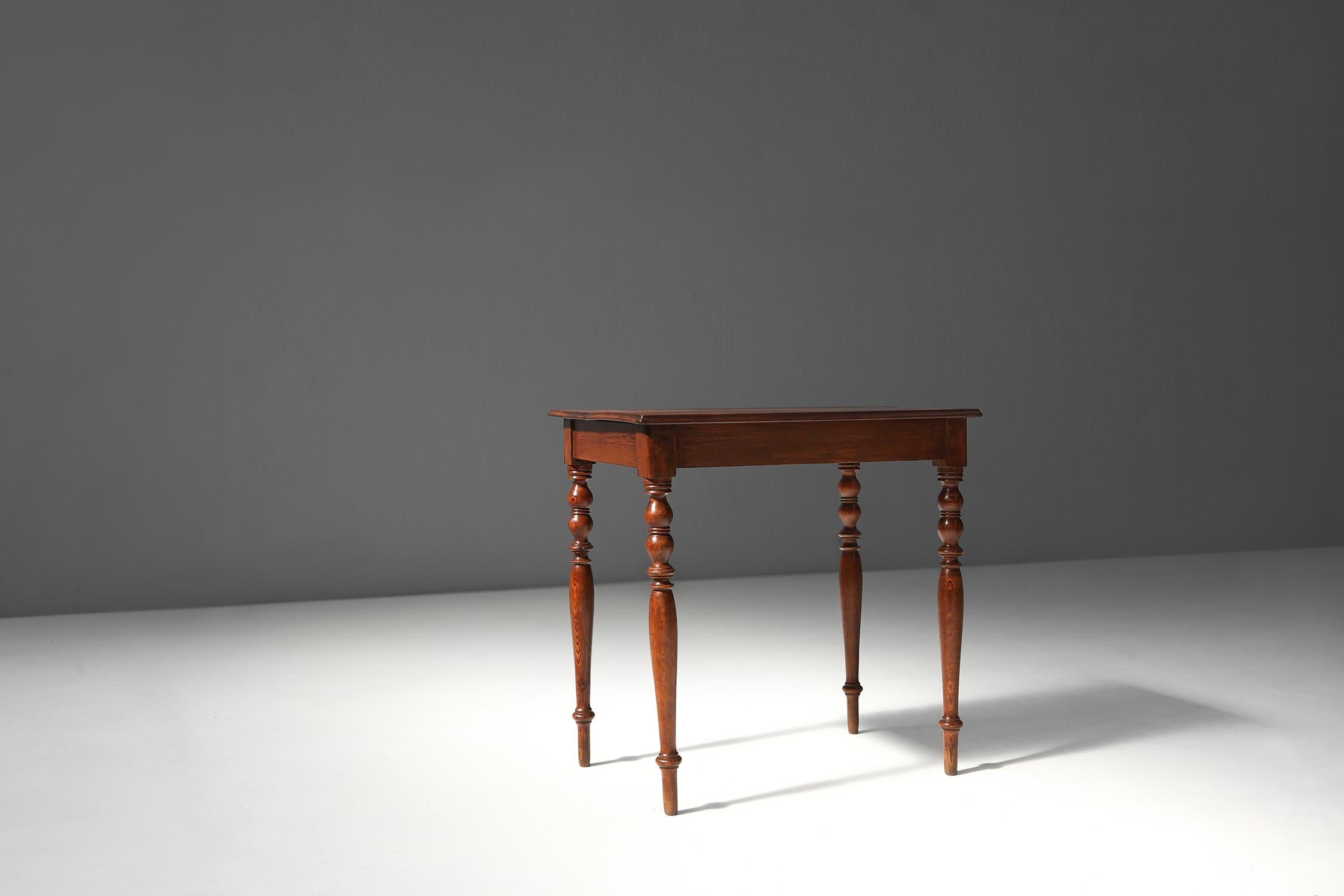Rustique Table d'appoint française 1850 en vente