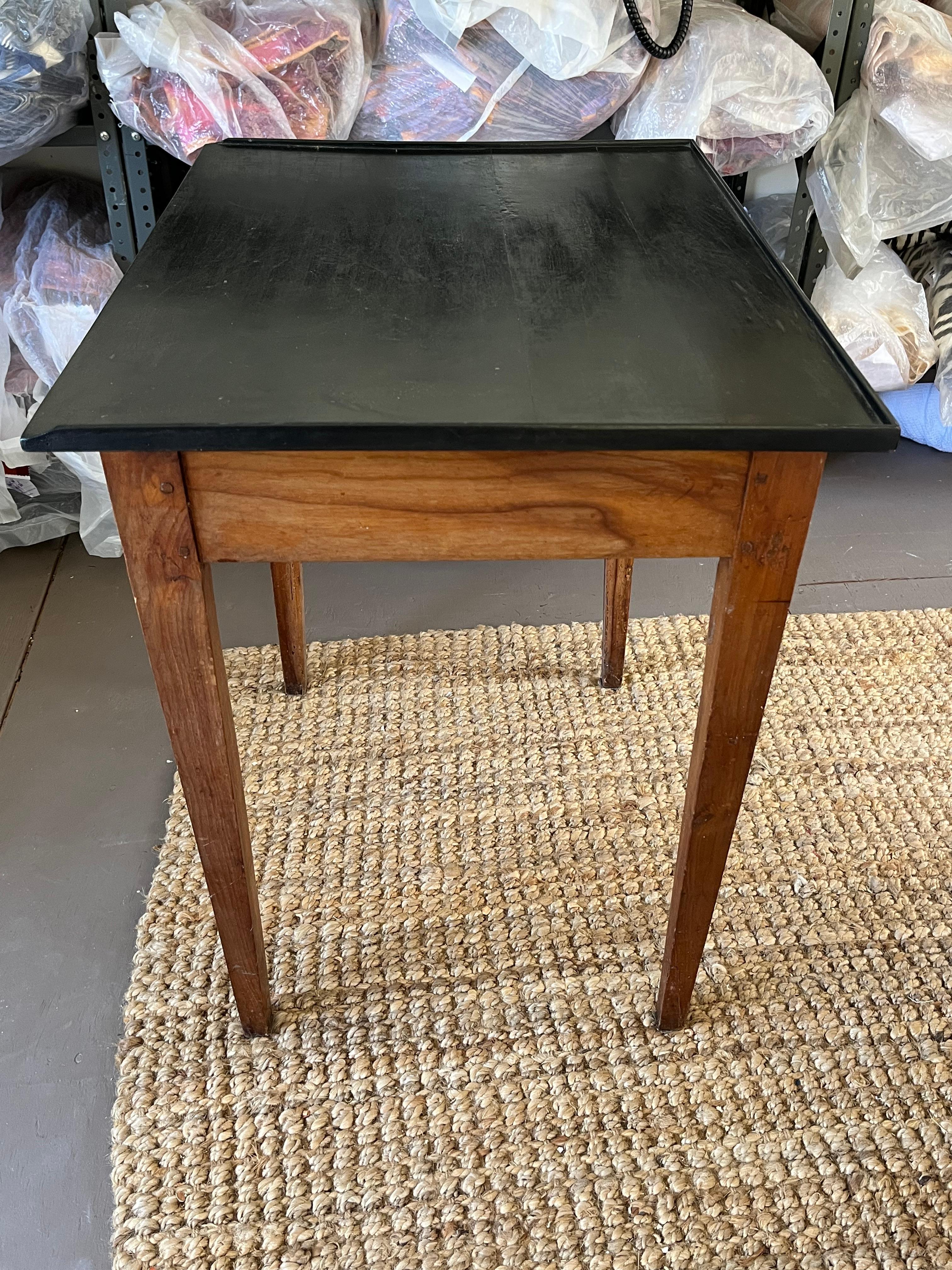 XIXe siècle Table d'appoint de campagne française, Circa 1800 en vente