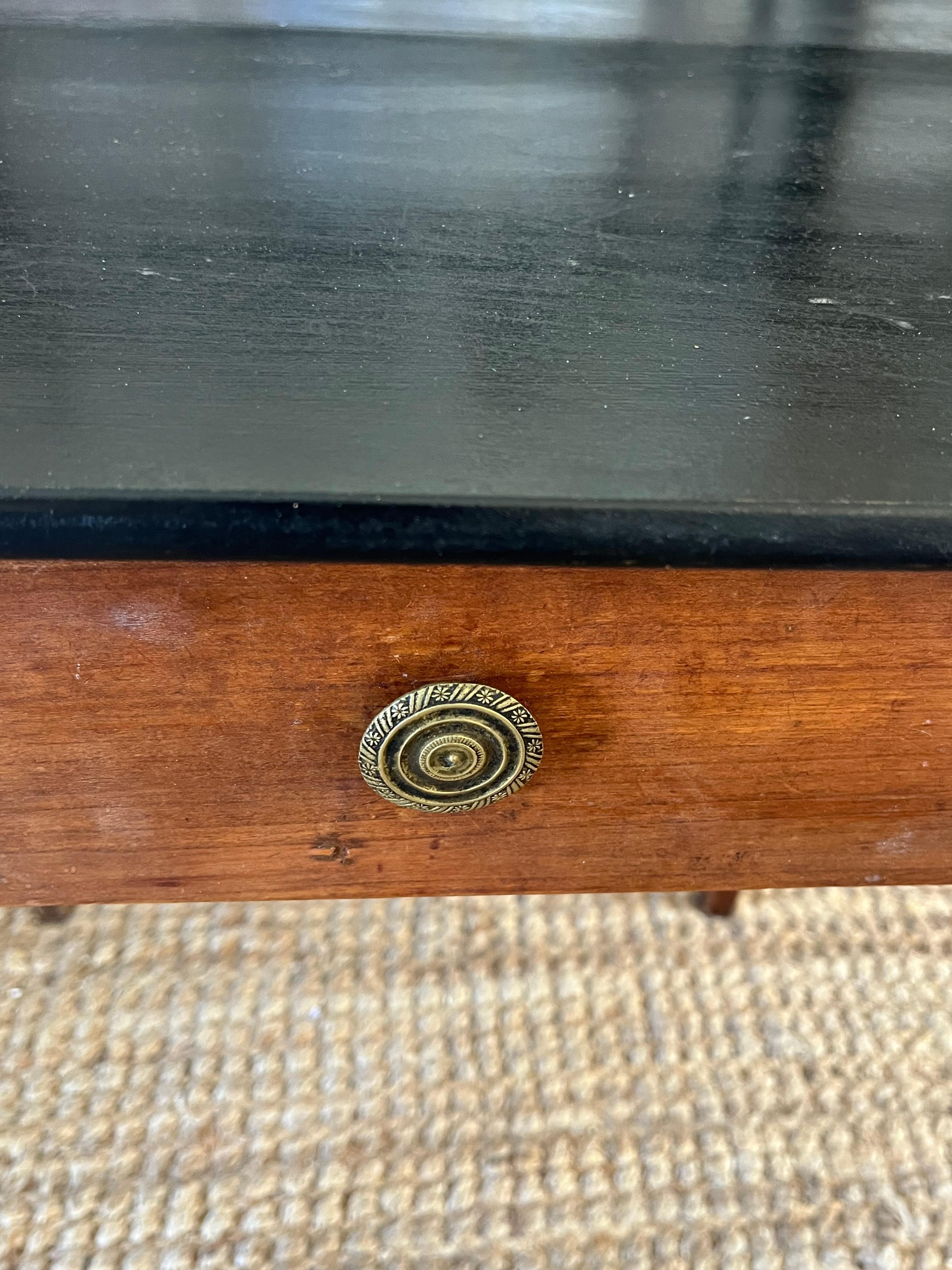 Table d'appoint de campagne française, Circa 1800 en vente 1
