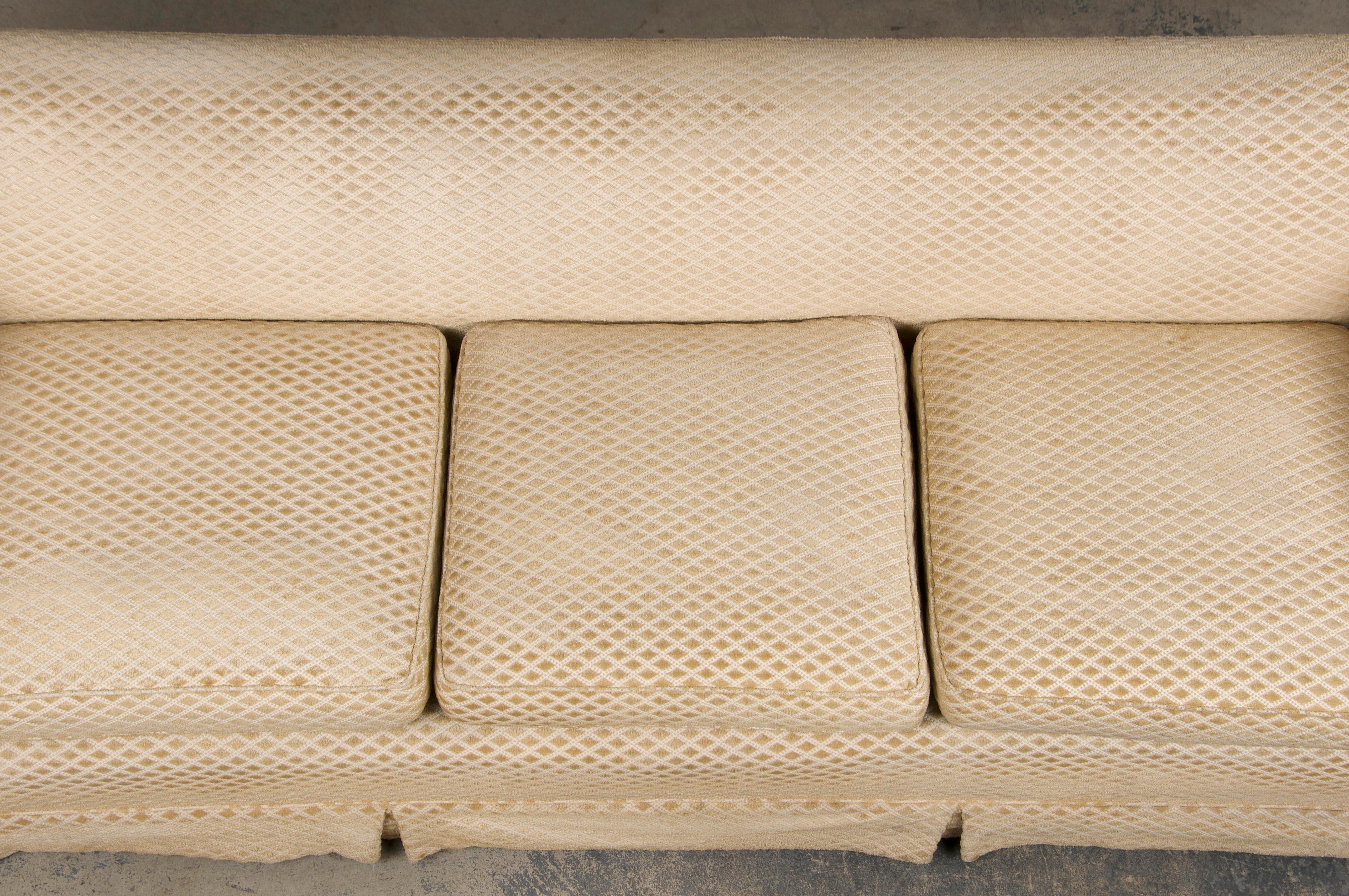 Französischer Landhausstil 3-Sitzer Sofa W/ Beige Samt (Handgefertigt)