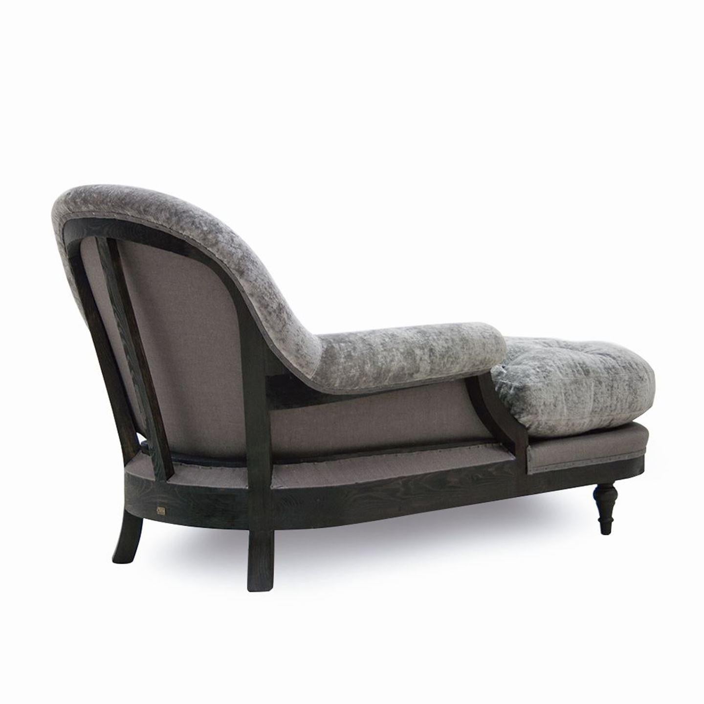 French Country Style Chaise Lounge with Custom Velvet Colors In New Condition For Sale In New York, NY