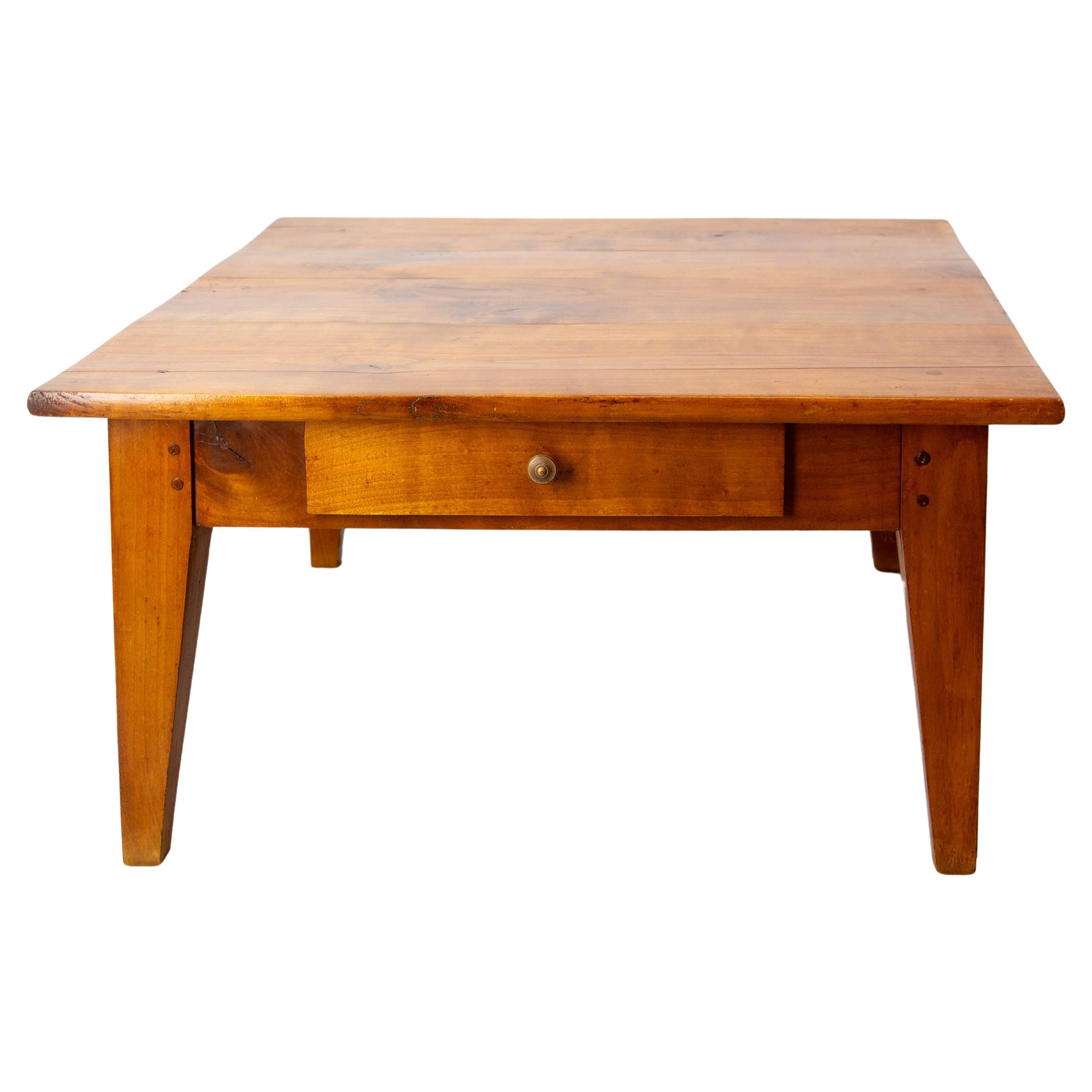 French coffee table made in the 20th mid-century period.
In a provincial style, this coffe table is simple and functional with iits two drawers.
The cherry wood is well highlighted on the top of the table
Good vintage condition.

Shipping:
78 / 80 /