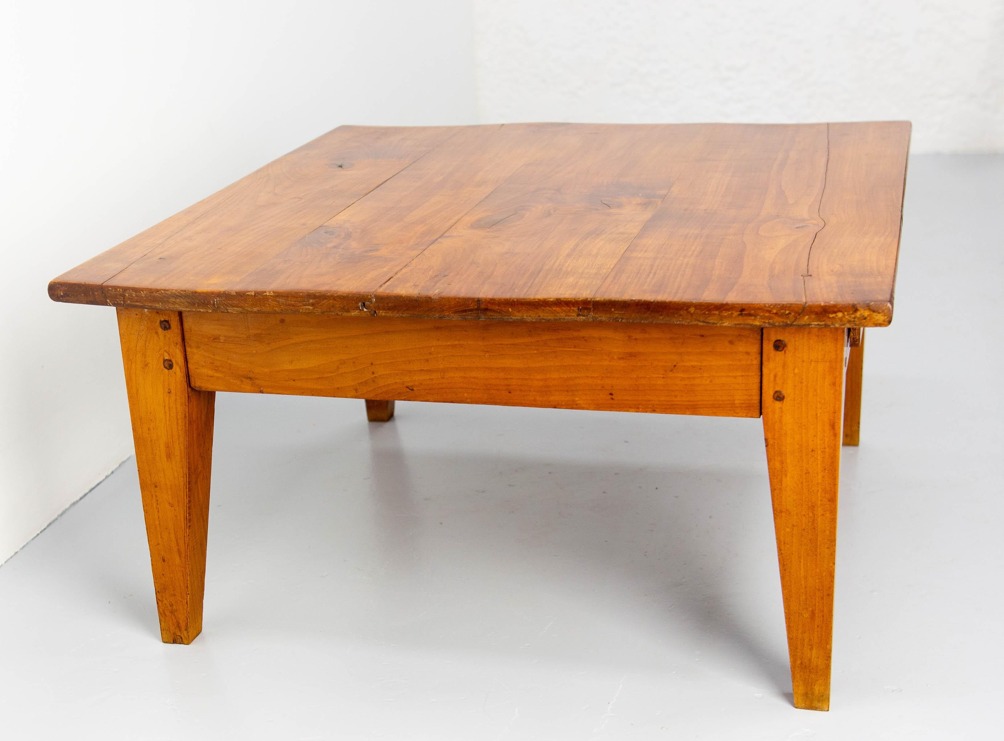 Mid-20th Century French country style coffee table with two drawers, circa 1960 For Sale