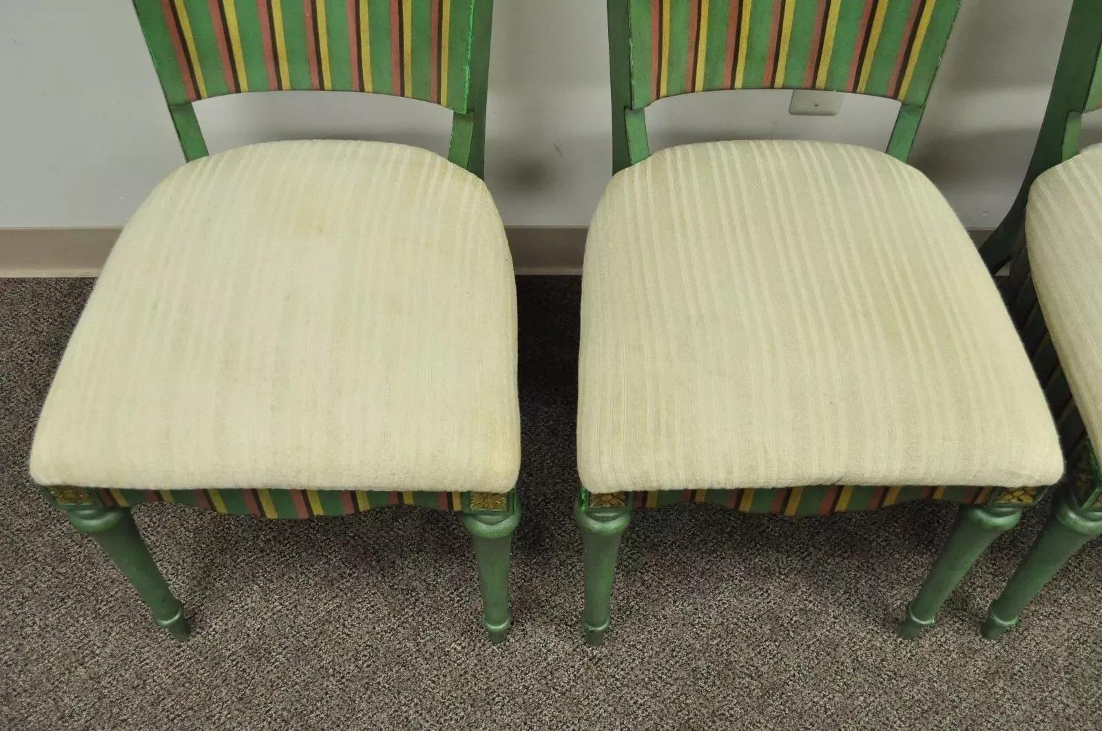 20ième siècle Chaises de salle à manger de style campagnard français Hollywood Regency peintes en vert - Ensemble 4 en vente