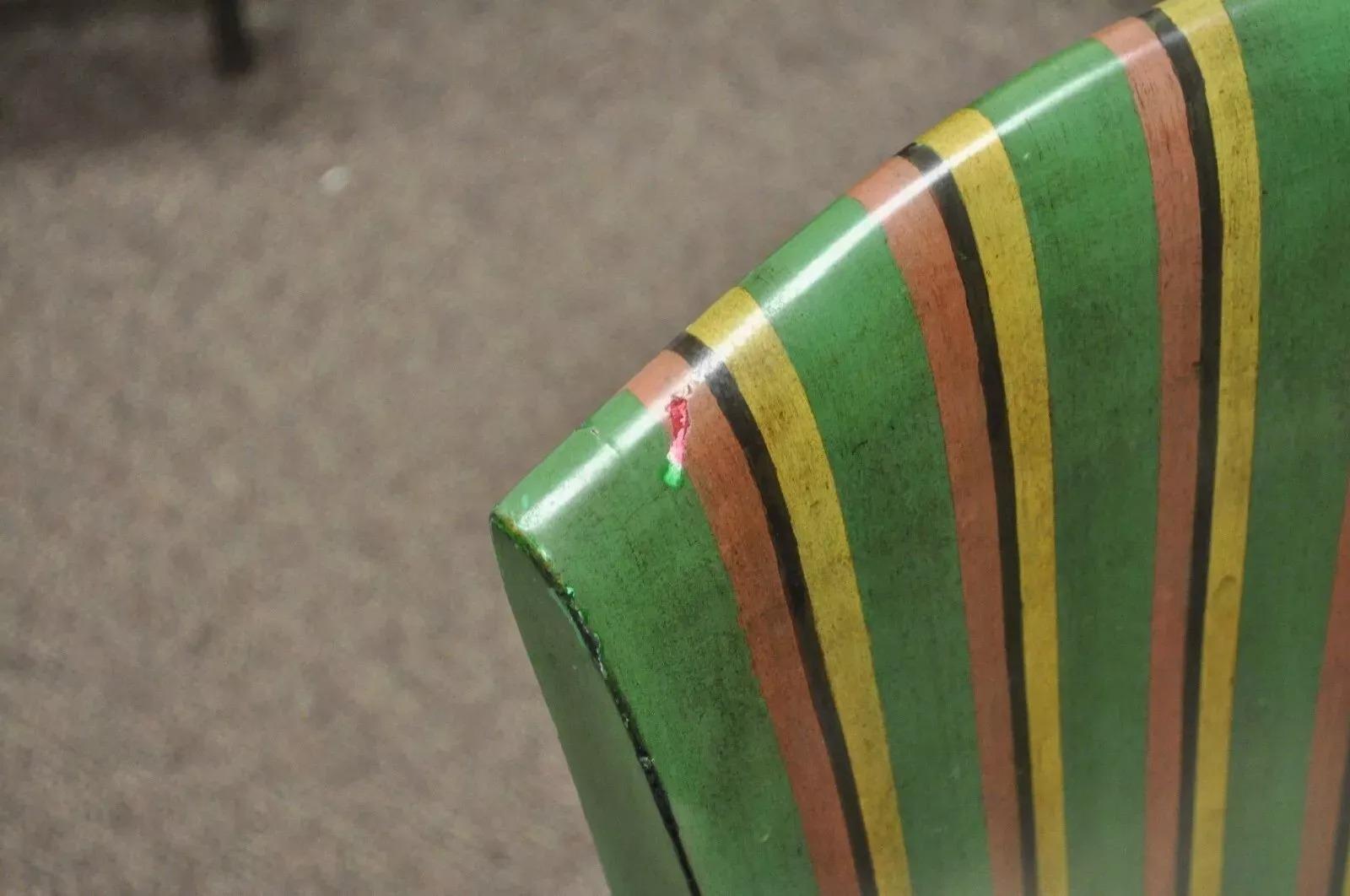 Chaises de salle à manger de style campagnard français Hollywood Regency peintes en vert - Ensemble 4 en vente 1