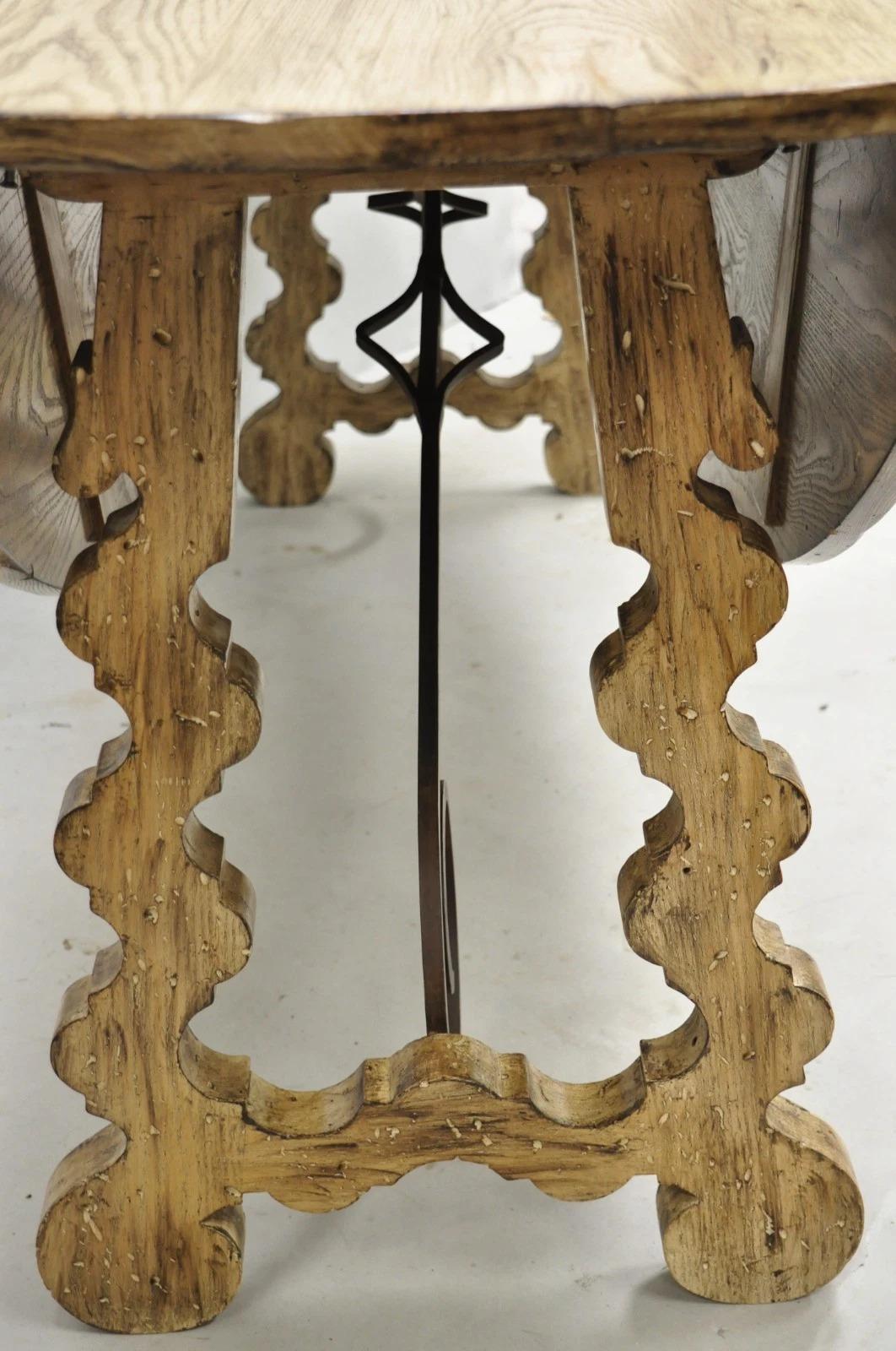 French Room Table de salle à manger ovale à abattant Farmhouse en pin strié en vente 4