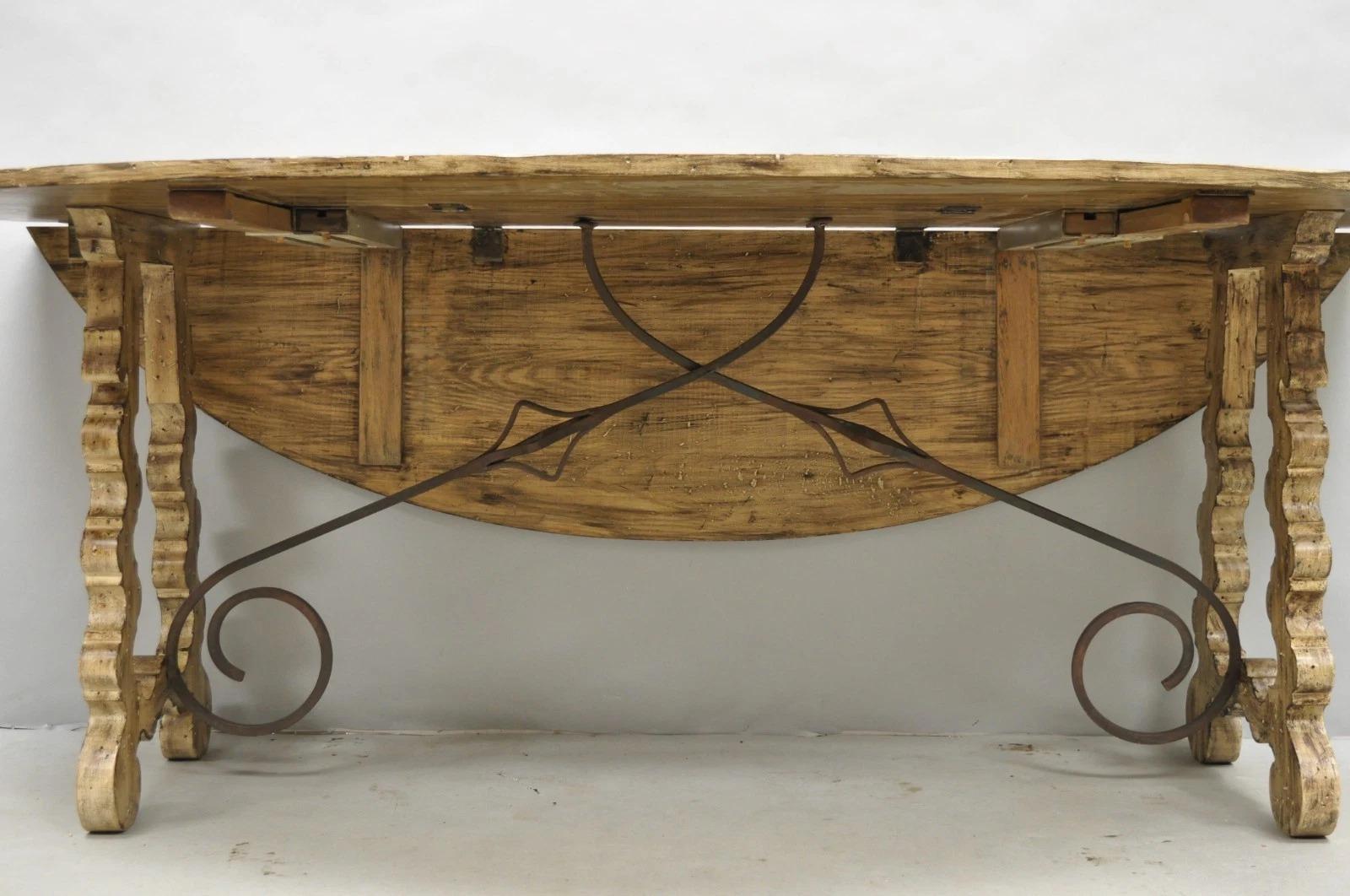 French Room Table de salle à manger ovale à abattant Farmhouse en pin strié Bon état - En vente à Philadelphia, PA