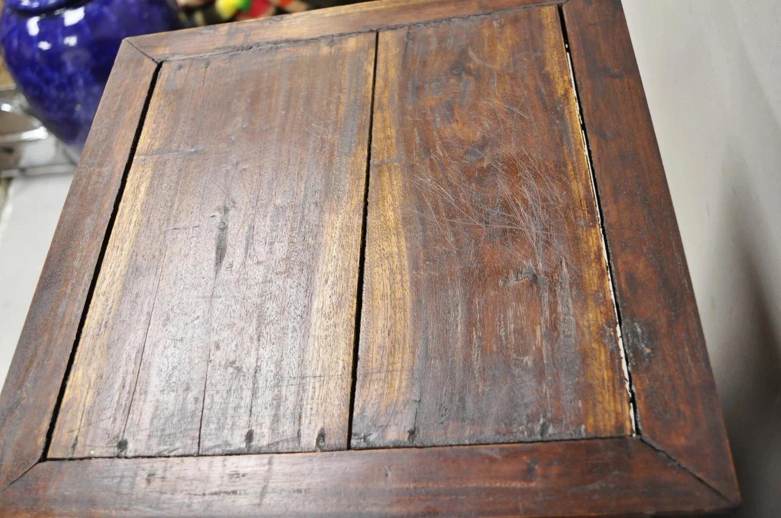 Tavolino a piramide in legno in stile rustico francese con cassettiera per lingerie da 41 pollici in vendita 1