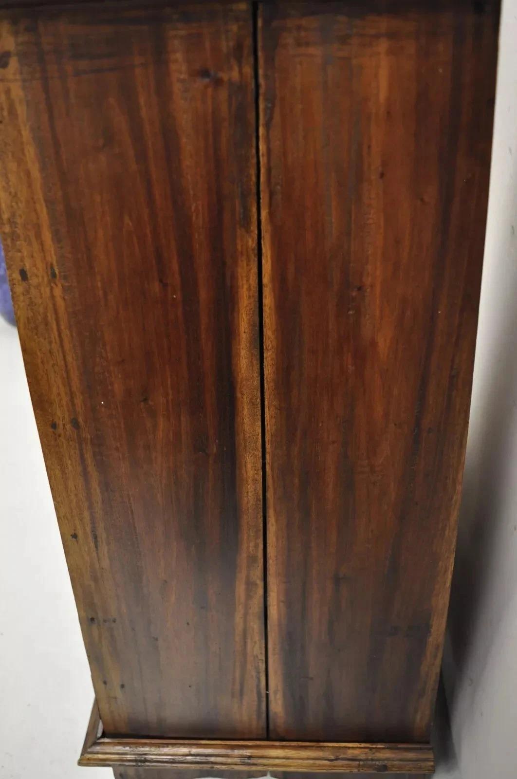 Tavolino a piramide in legno in stile rustico francese con cassettiera per lingerie da 41 pollici in vendita 2