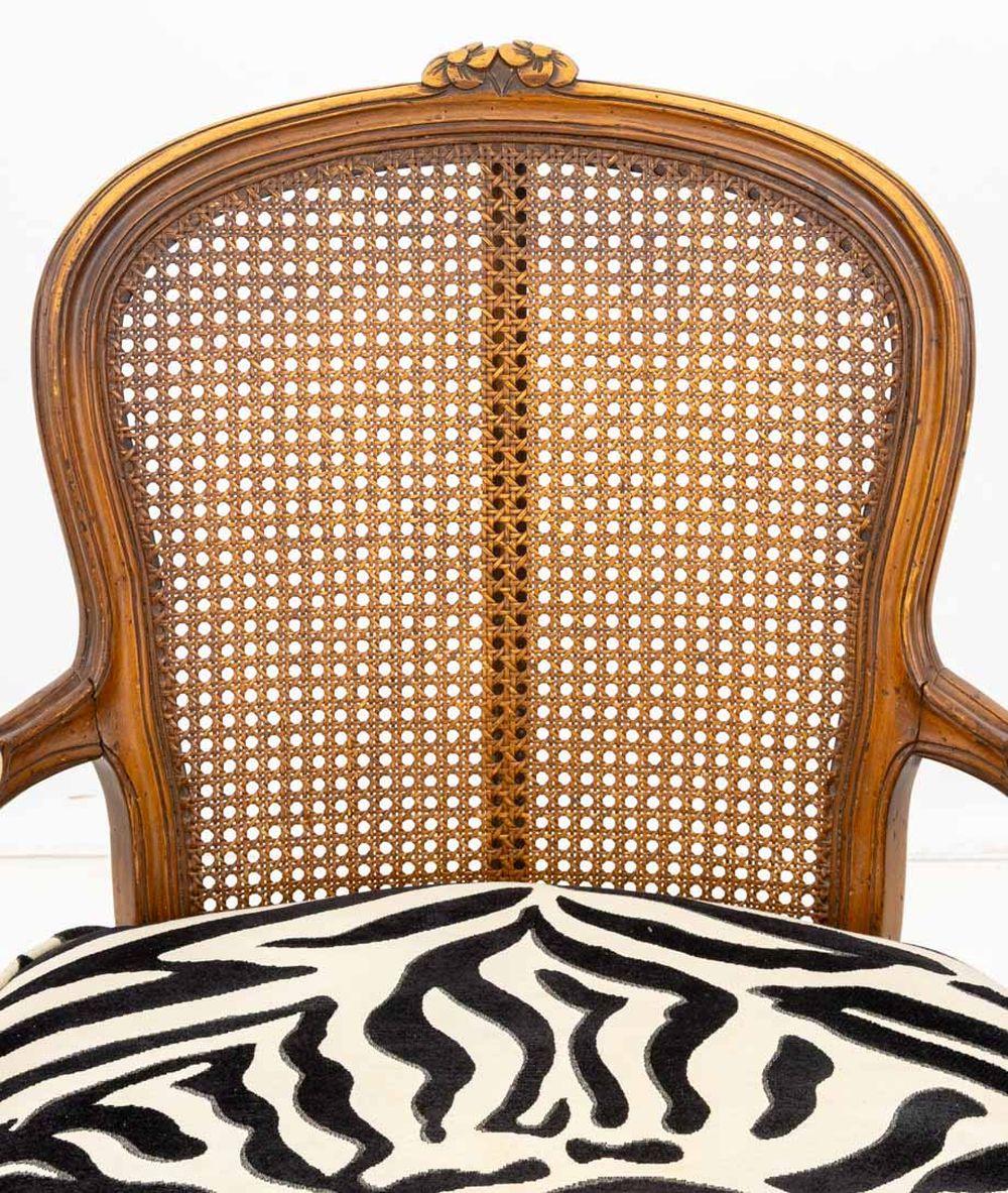 Provincial français Style Upholstering zébré, 2 chaises de style campagnard français en vente