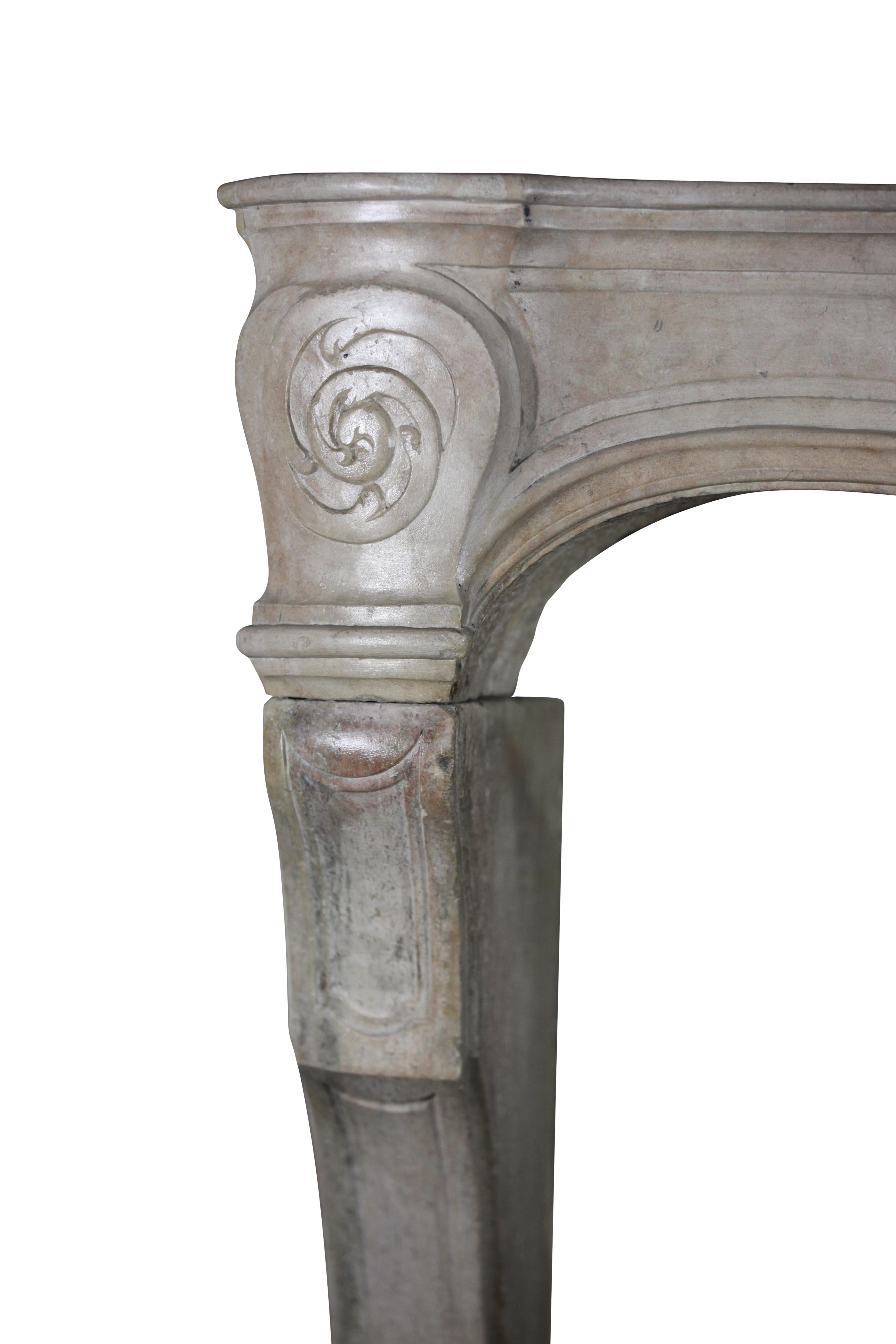 French Country Vintage Limestone Antique Fireplace Surround In Fair Condition For Sale In Beervelde, BE
