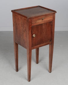 Tavolino o comodino in noce French Country