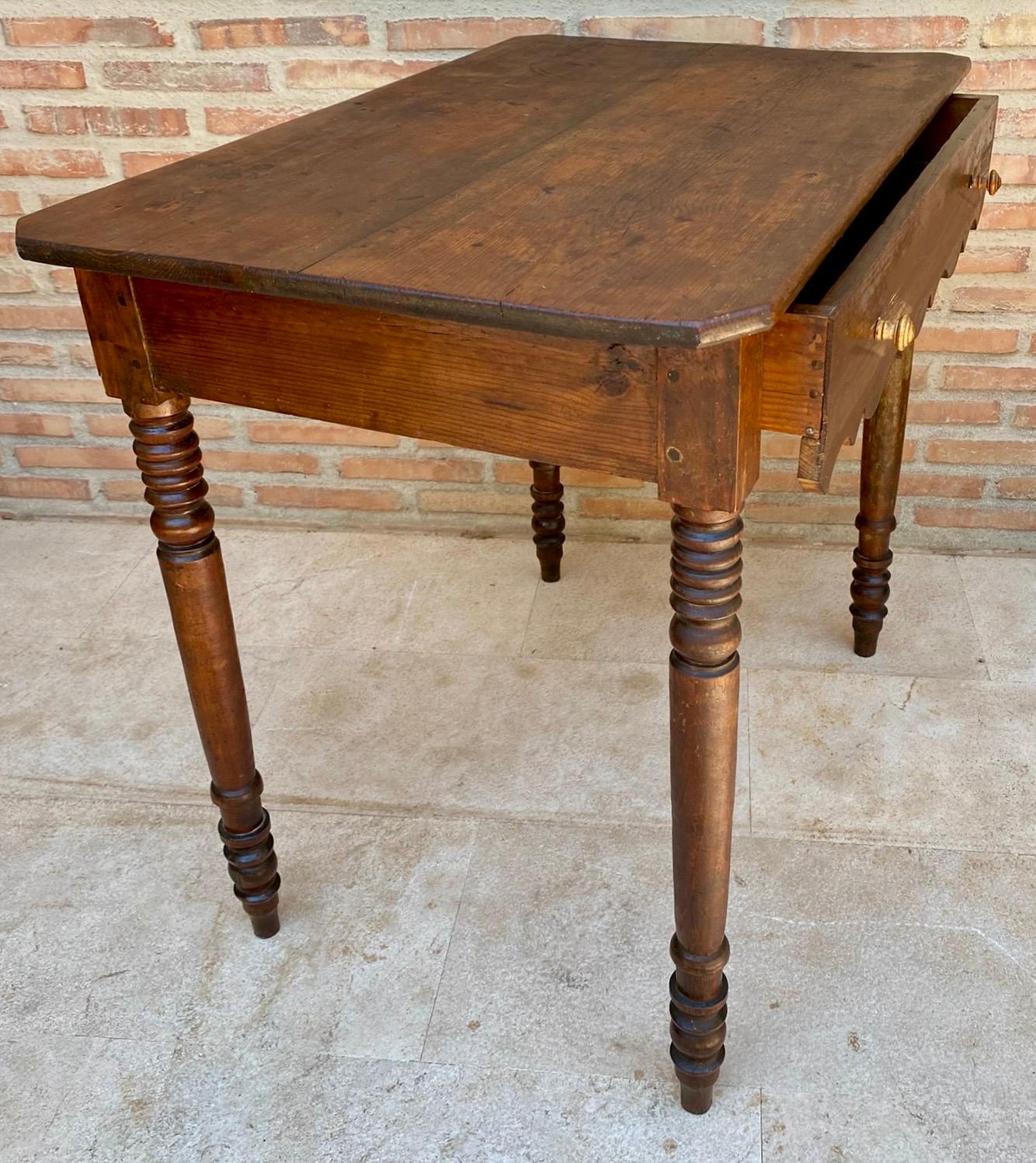 French Country Walnut Work Table with One Drawer, 1950s In Good Condition For Sale In Miami, FL