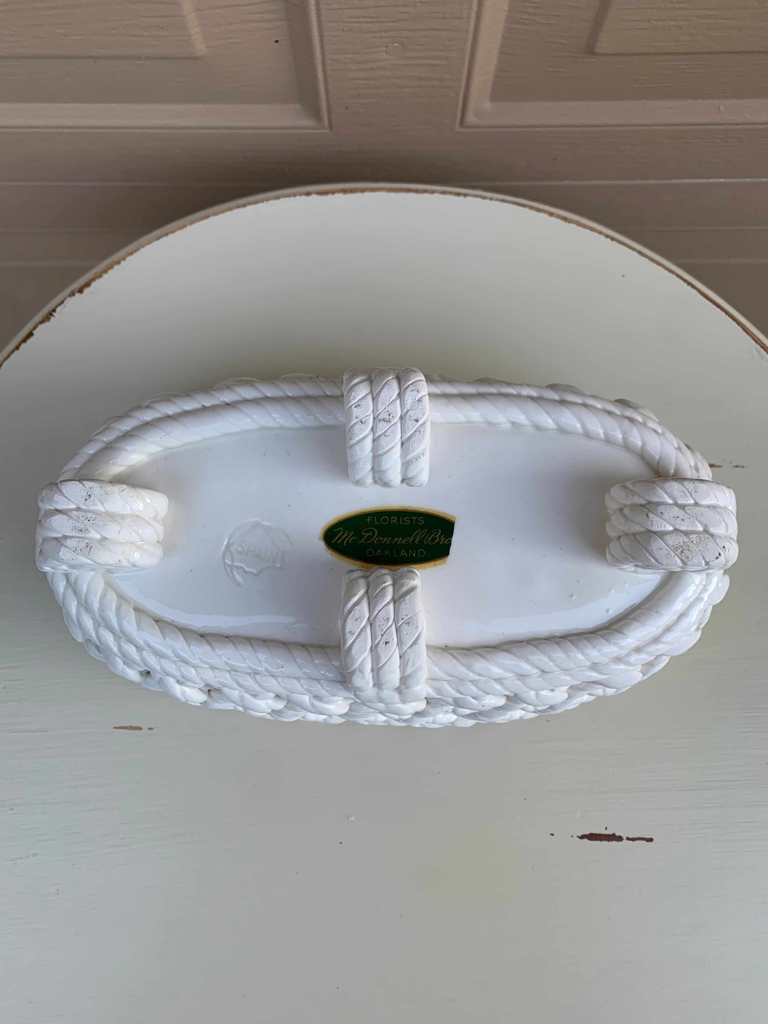 Französischer Blumenkästenkorb aus weißer Keramik mit gewebtem Seil, Landhausstil im Angebot 5