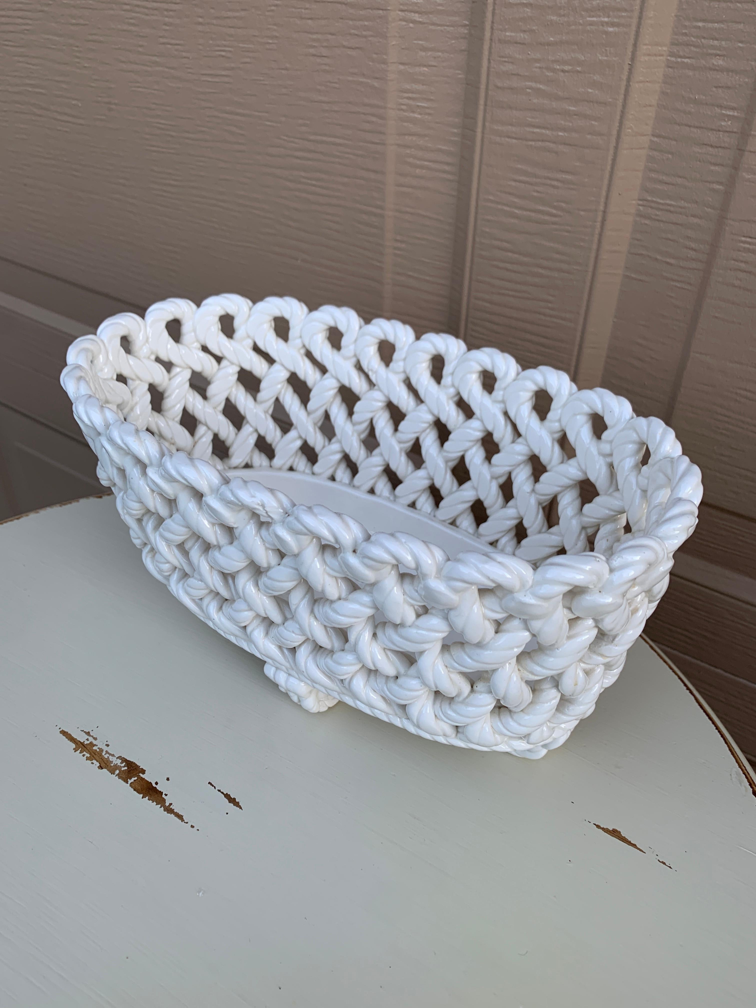 Französischer Blumenkästenkorb aus weißer Keramik mit gewebtem Seil, Landhausstil (Französische Provence) im Angebot