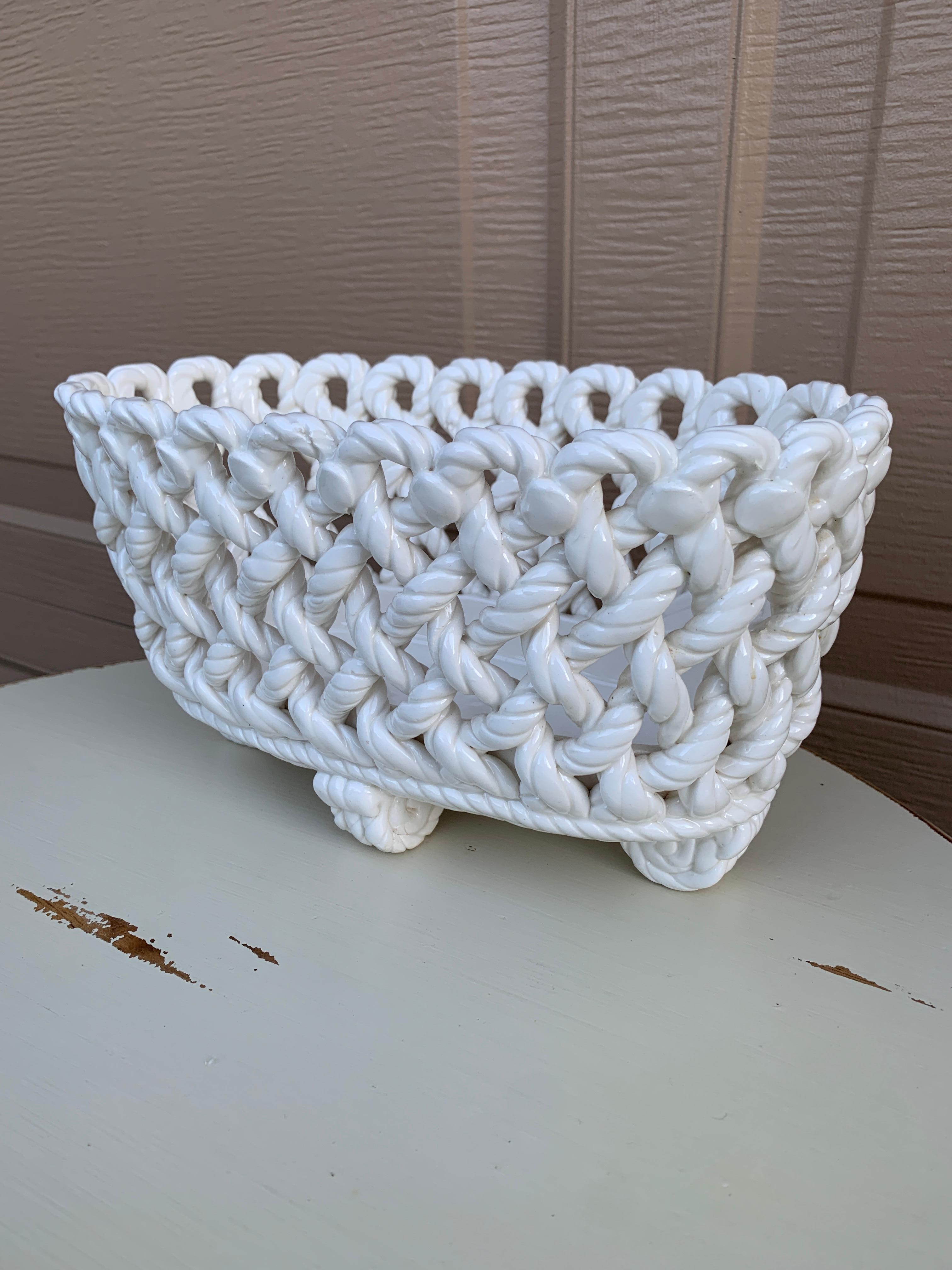 Französischer Blumenkästenkorb aus weißer Keramik mit gewebtem Seil, Landhausstil (Spanisch) im Angebot