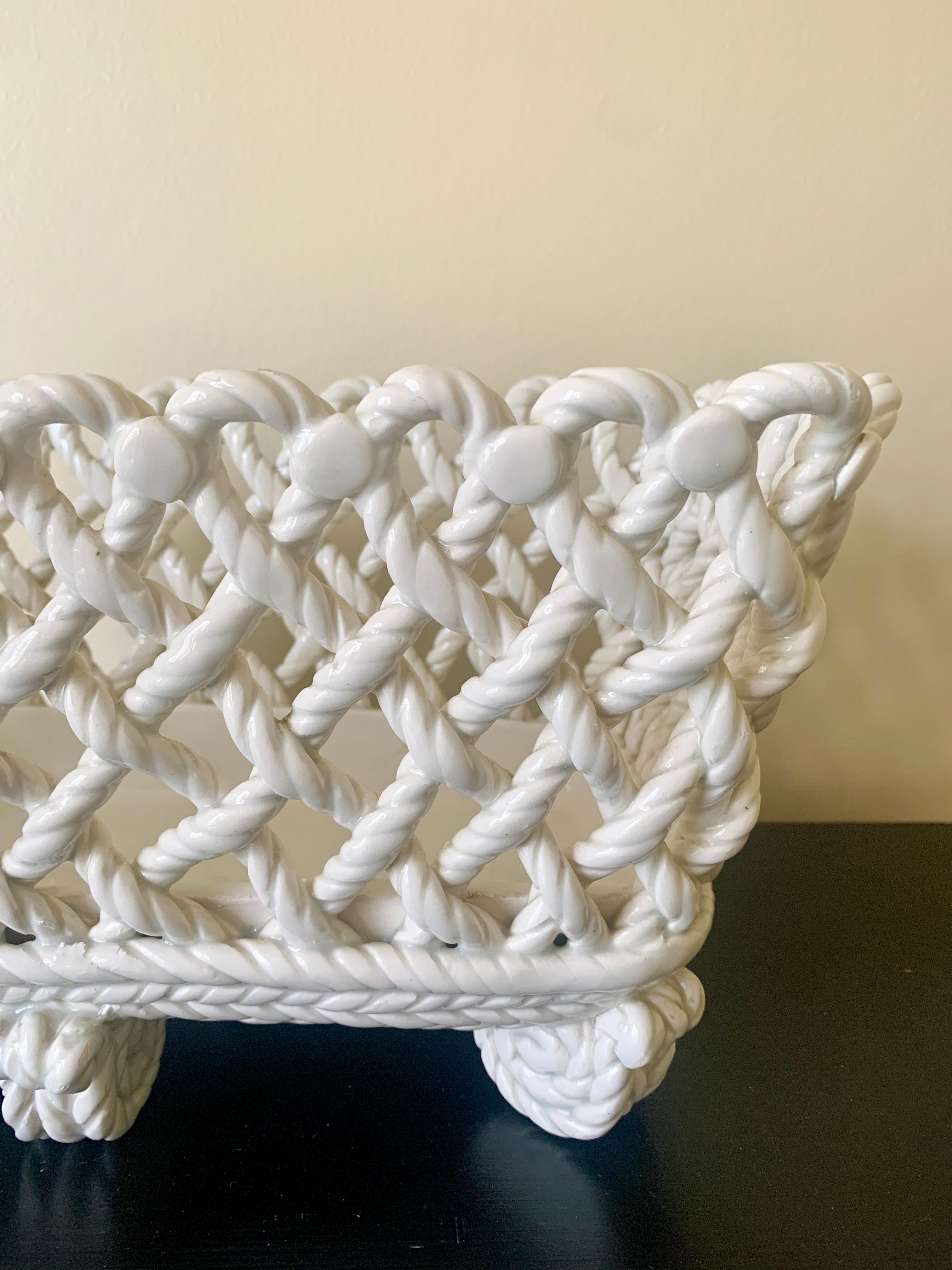 Französischer Blumenkästenkorb aus weißer Keramik mit gewebtem Seil, Landhausstil im Angebot 2
