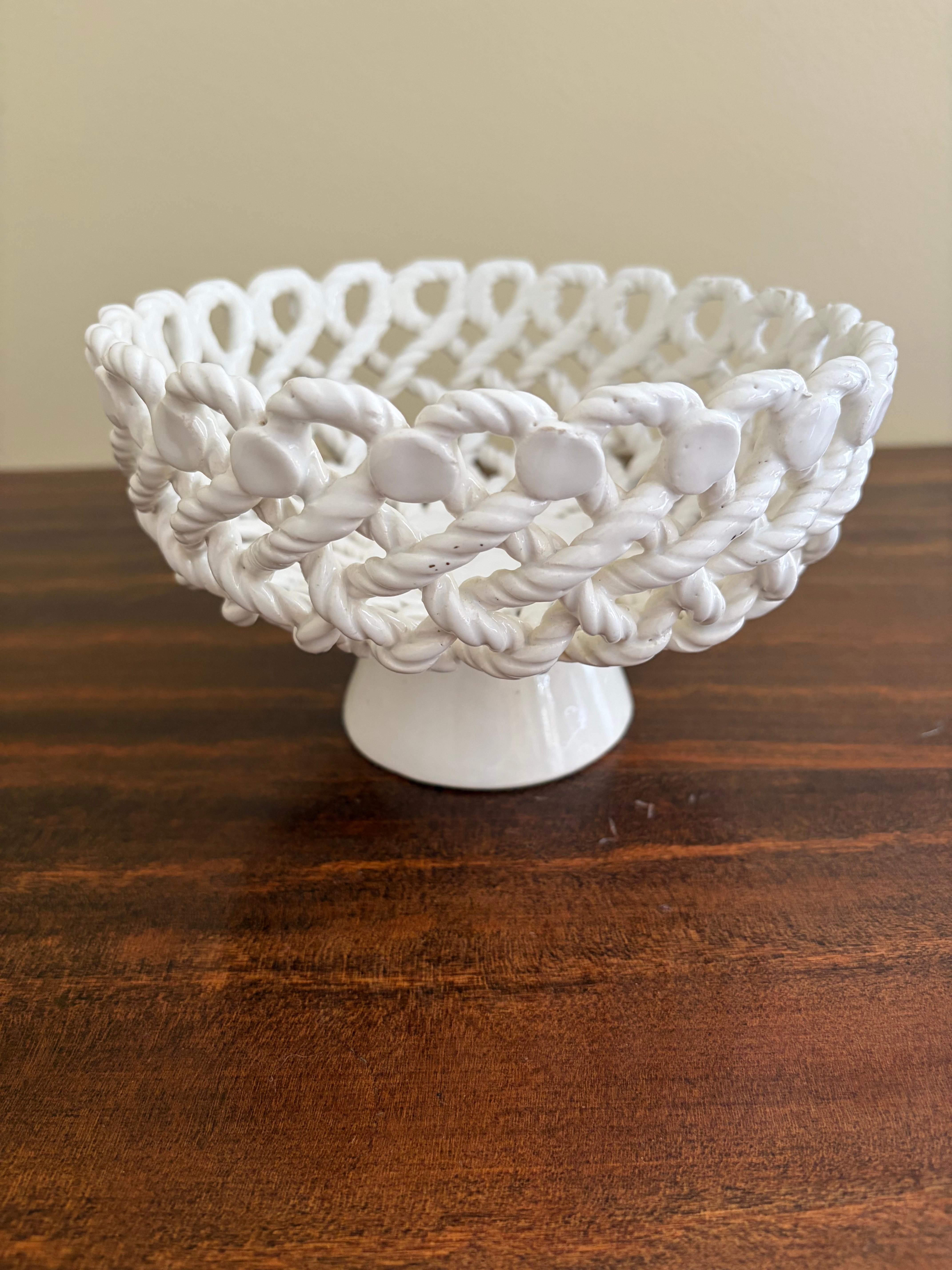 French Country White Ceramic Woven Rope Cachepot Basket or Fruit Bowl im Angebot 1
