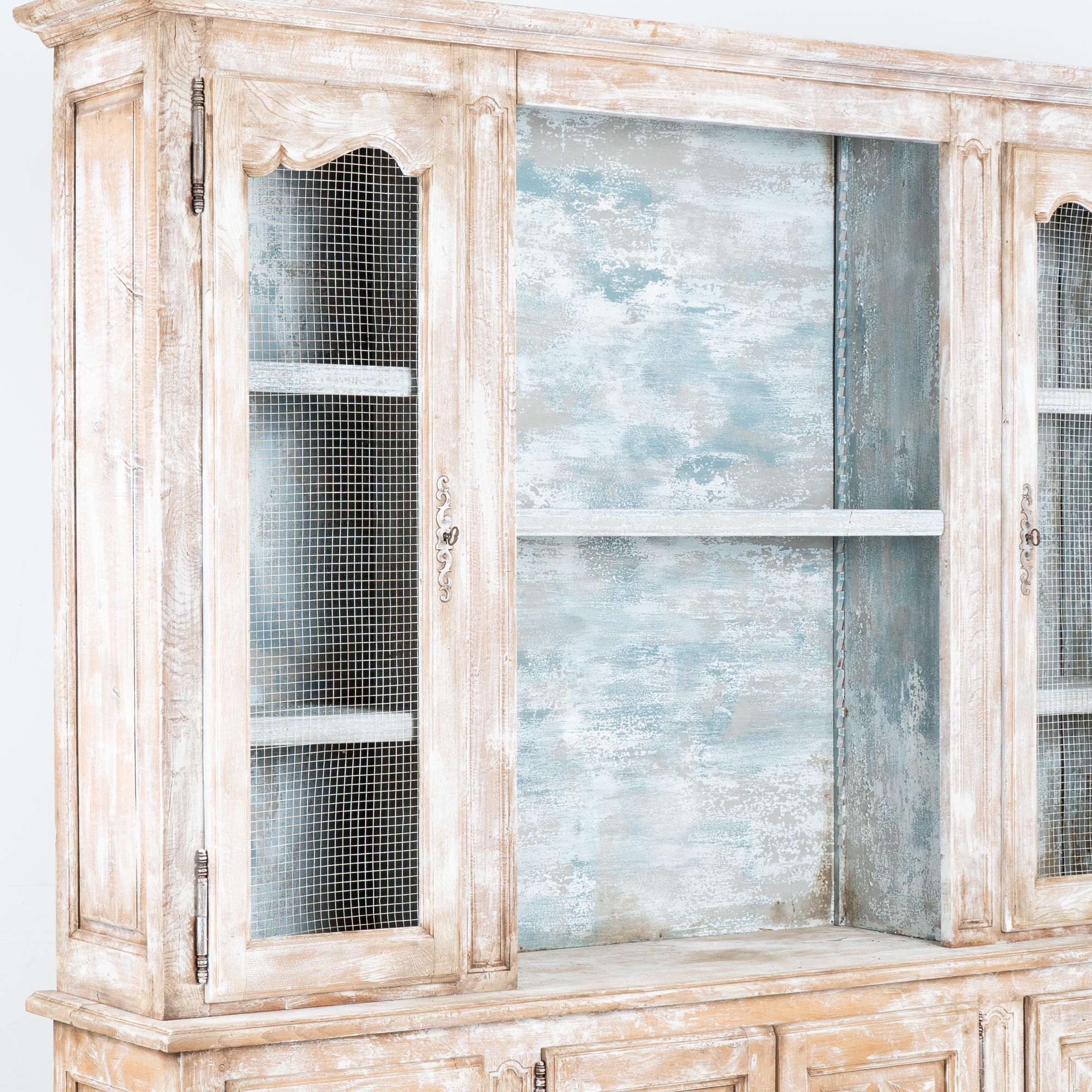 Vitrina vitrina librería pintada en blanco estilo campestre francés, hacia 1940 Francés en venta