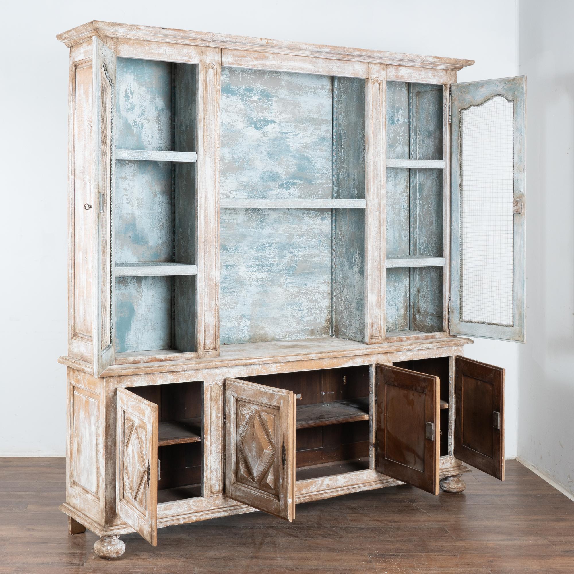 Vitrina vitrina librería pintada en blanco estilo campestre francés, hacia 1940 Metal en venta