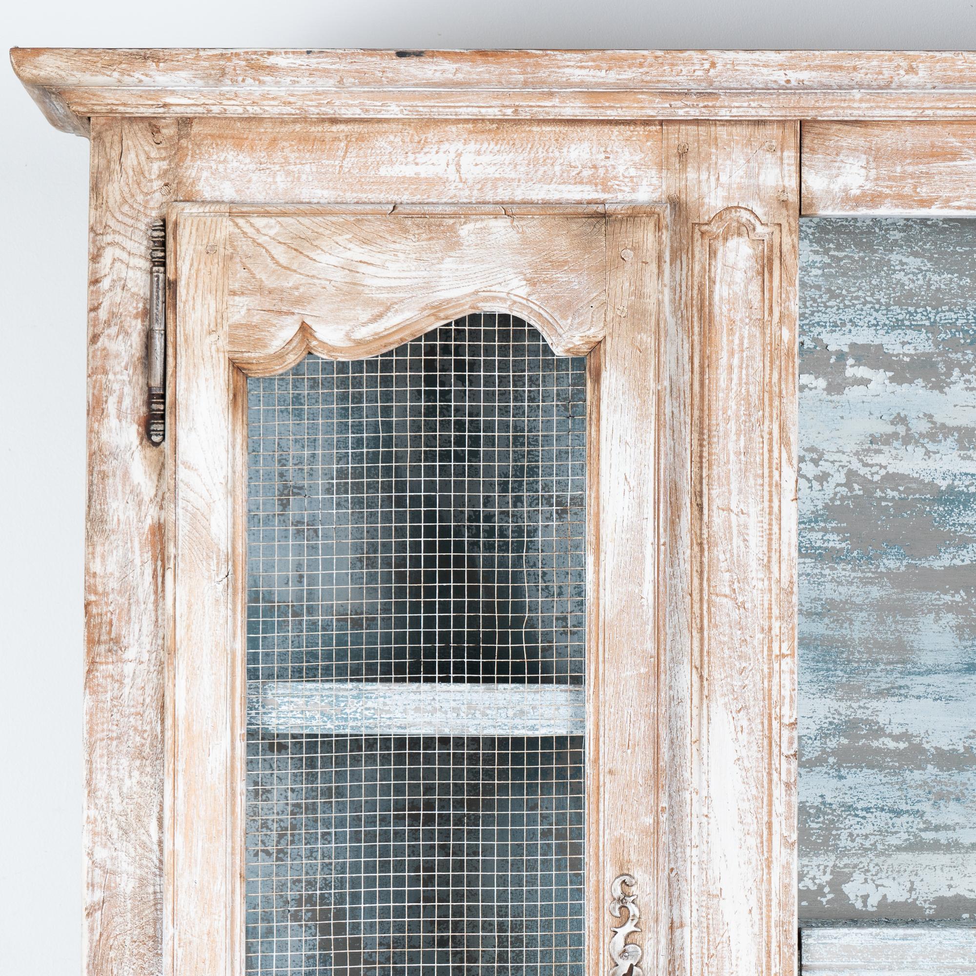 Vitrina vitrina librería pintada en blanco estilo campestre francés, hacia 1940 en venta 2