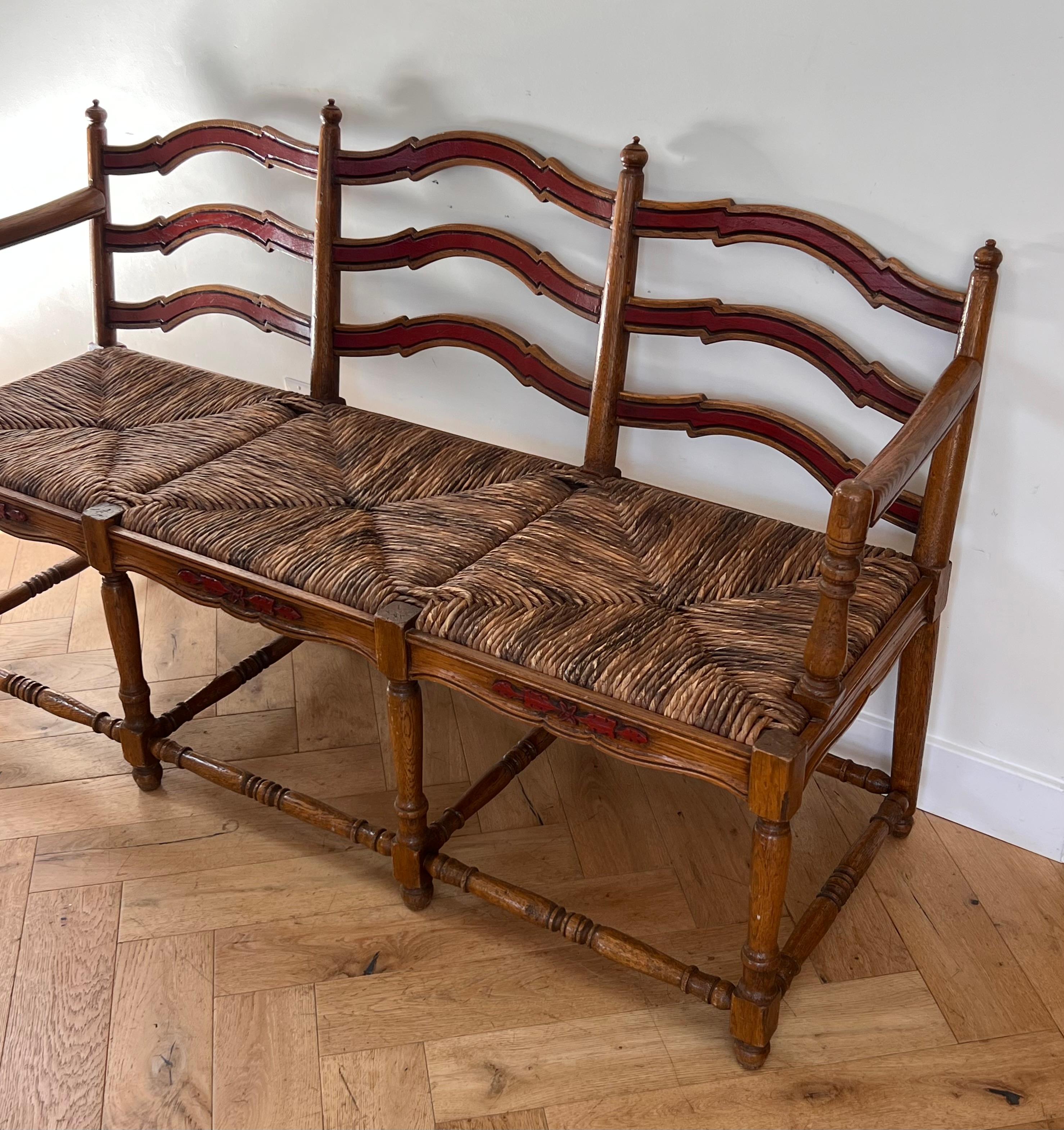 French country wicker rush and ladderback painted oak wood bench, 20th century  In Good Condition For Sale In View Park, CA