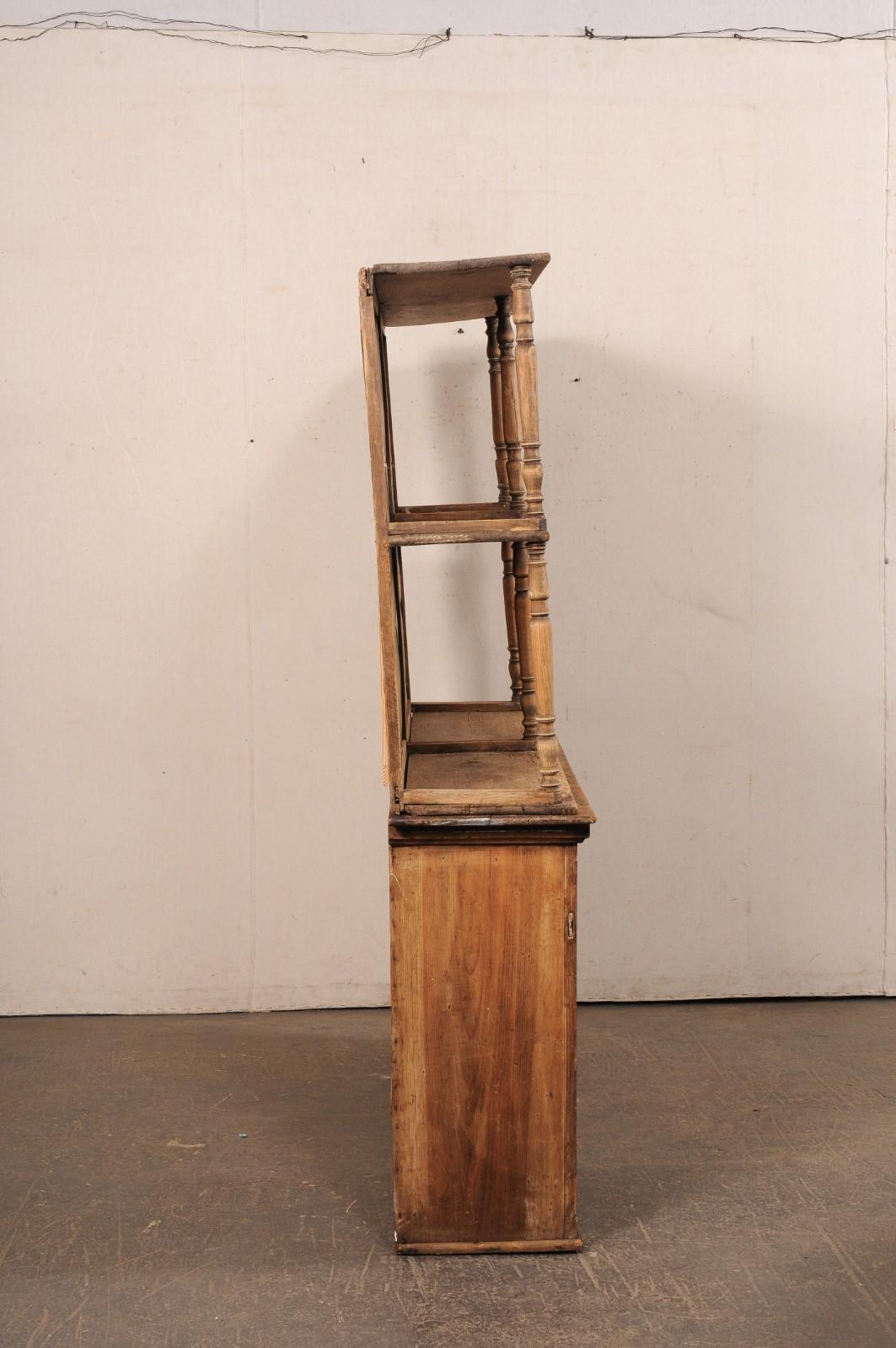 Französischer Hutch-Schrank aus Holz im Landhausstil, um 1850 im Angebot 1
