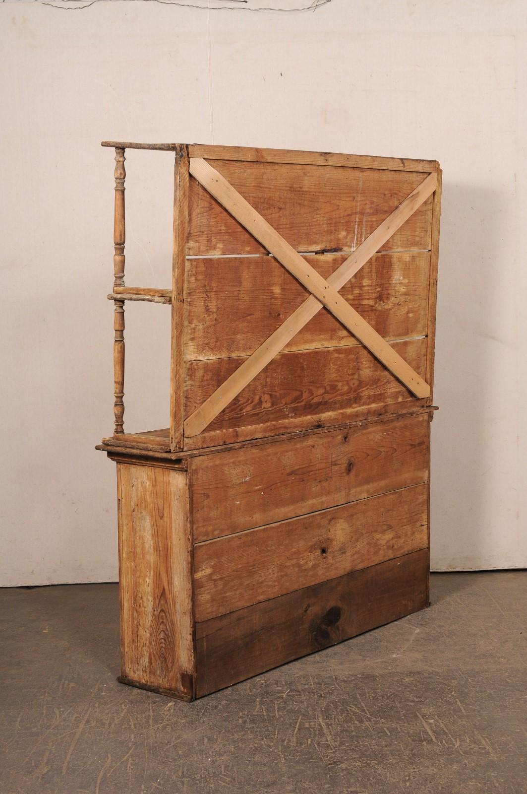 Französischer Hutch-Schrank aus Holz im Landhausstil, um 1850 im Angebot 4
