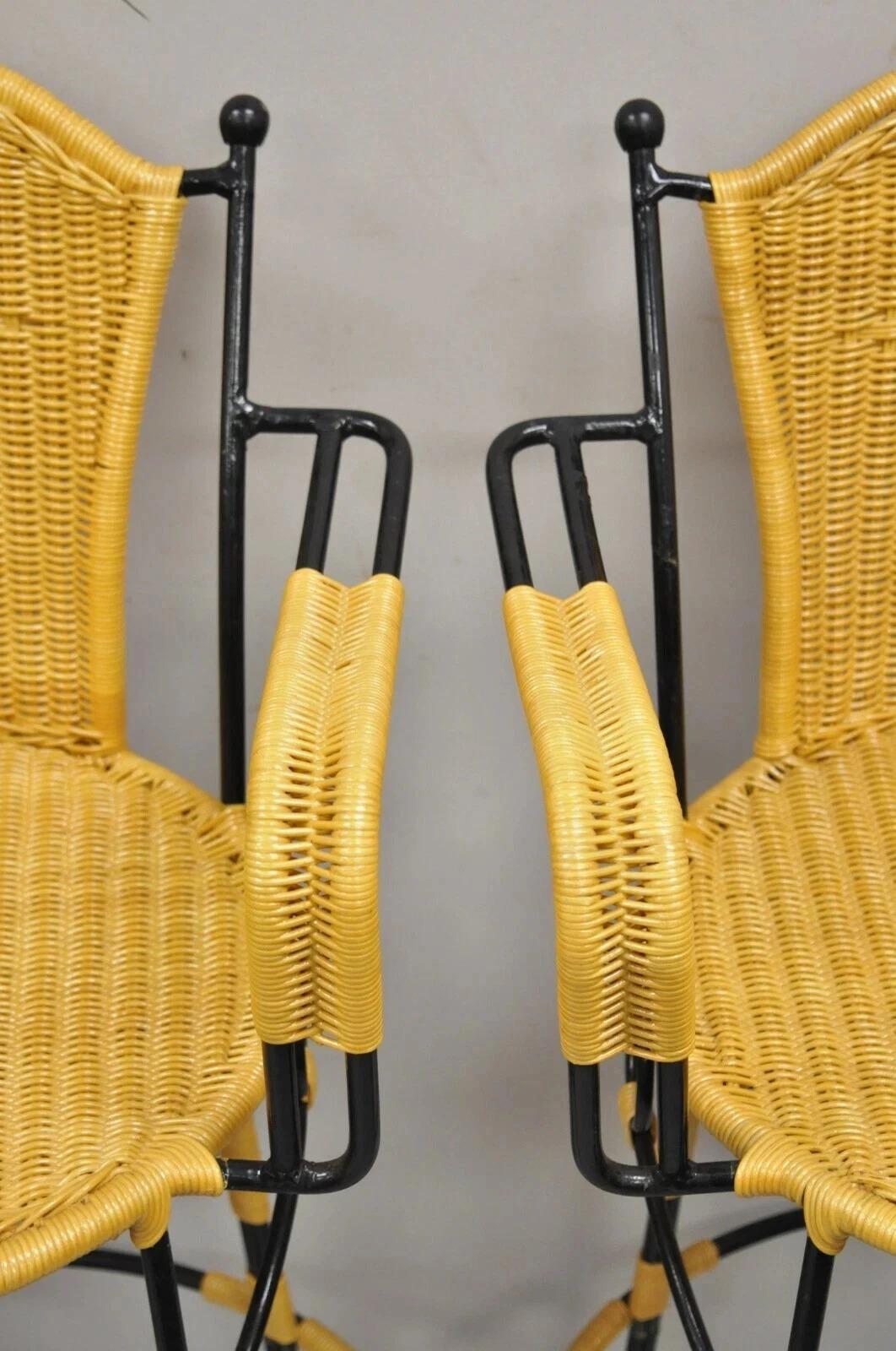 French Country Wrought Iron Woven Vinyl Rattan Bar Stools With Arms - Set of 4 In Good Condition For Sale In Philadelphia, PA