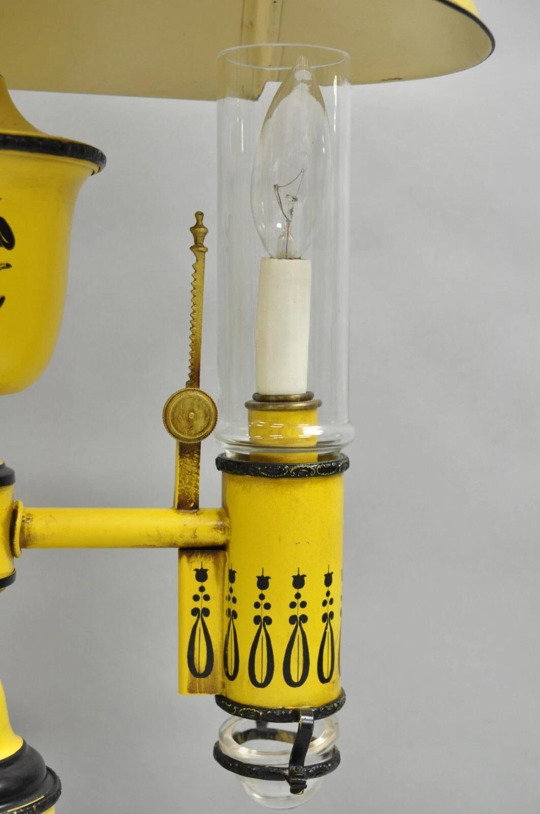 French Country Yellow Paint Italian Tole Metal Candlestick Bouilotte Table Lamp (20. Jahrhundert) im Angebot