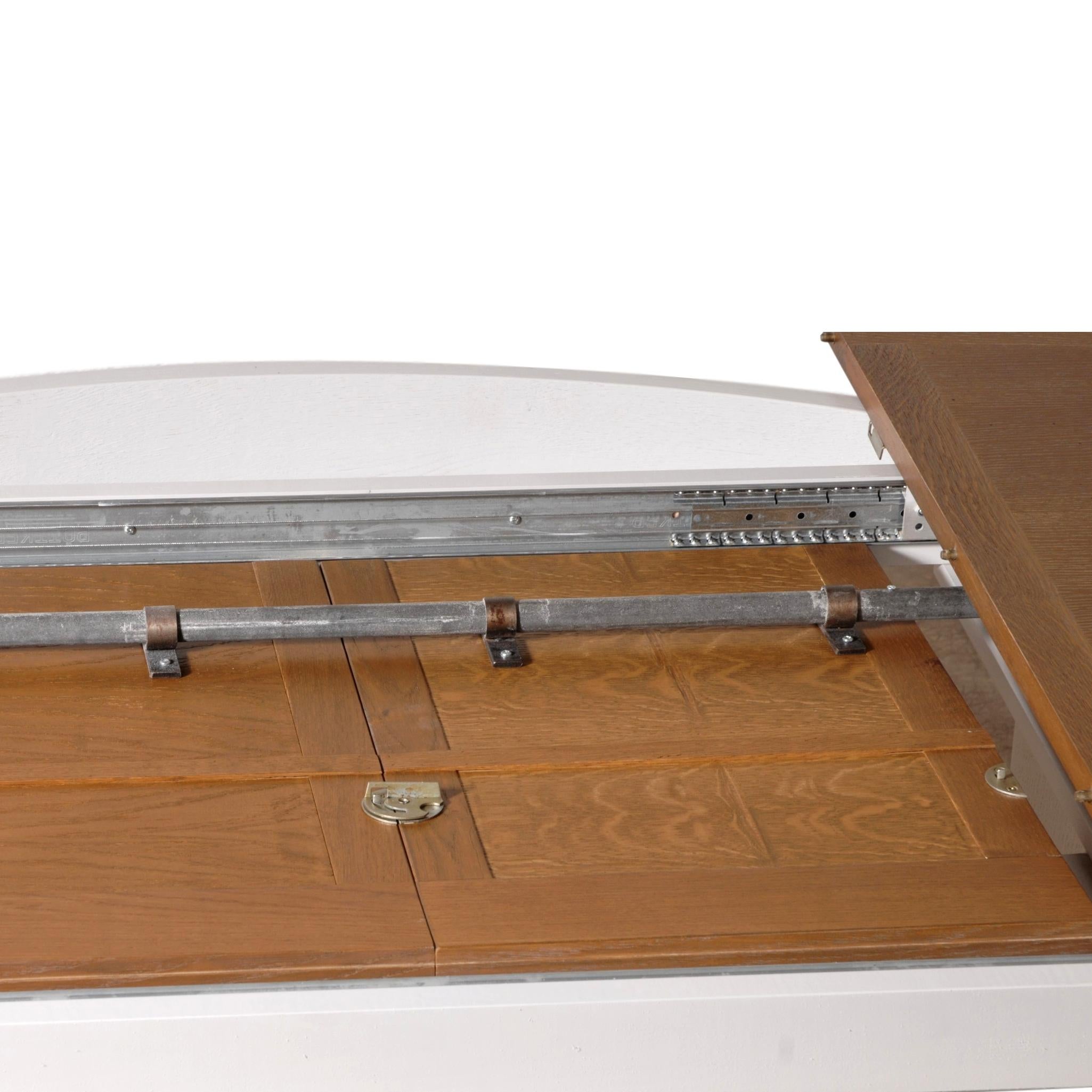 Mesa Campestre Francesa de Roble, 2 extensiones, 10 comensales, patas lacadas gris perla Siglo XXI y contemporáneo en venta